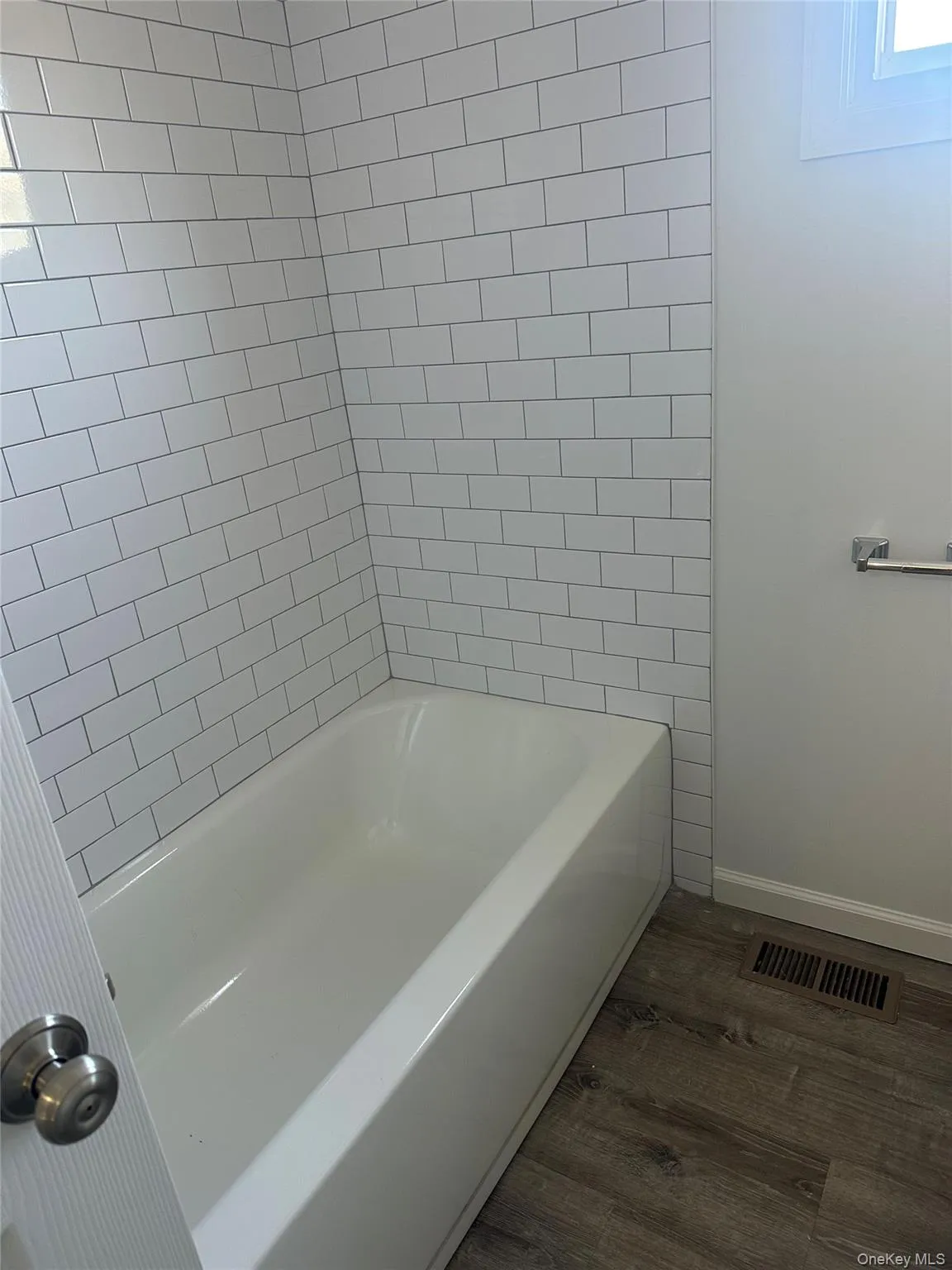 360 Larkfield Road, Huntington, NY, 1 Bedroom Bedrooms, 3 Rooms Rooms,1 BathroomBathrooms,Residential Lease,For Rent,Larkfield,0,990927 360 Larkfield Road, Huntington, NY, 1 Bedroom Bedrooms, 3 Rooms Rooms,1 BathroomBathrooms,Residential Lease,For Rent,Larkfield,0,990927