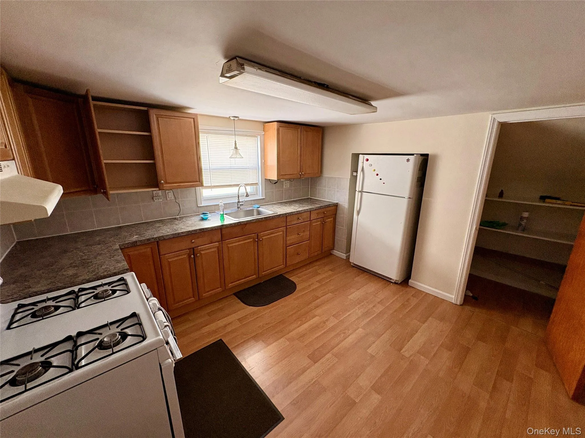 17 Dalton Road, Yonkers, NY, 2 Bedrooms Bedrooms, 6 Rooms Rooms,1 BathroomBathrooms,Residential Lease,For Rent,Dalton,0,990940 17 Dalton Road, Yonkers, NY, 2 Bedrooms Bedrooms, 6 Rooms Rooms,1 BathroomBathrooms,Residential Lease,For Rent,Dalton,0,990940