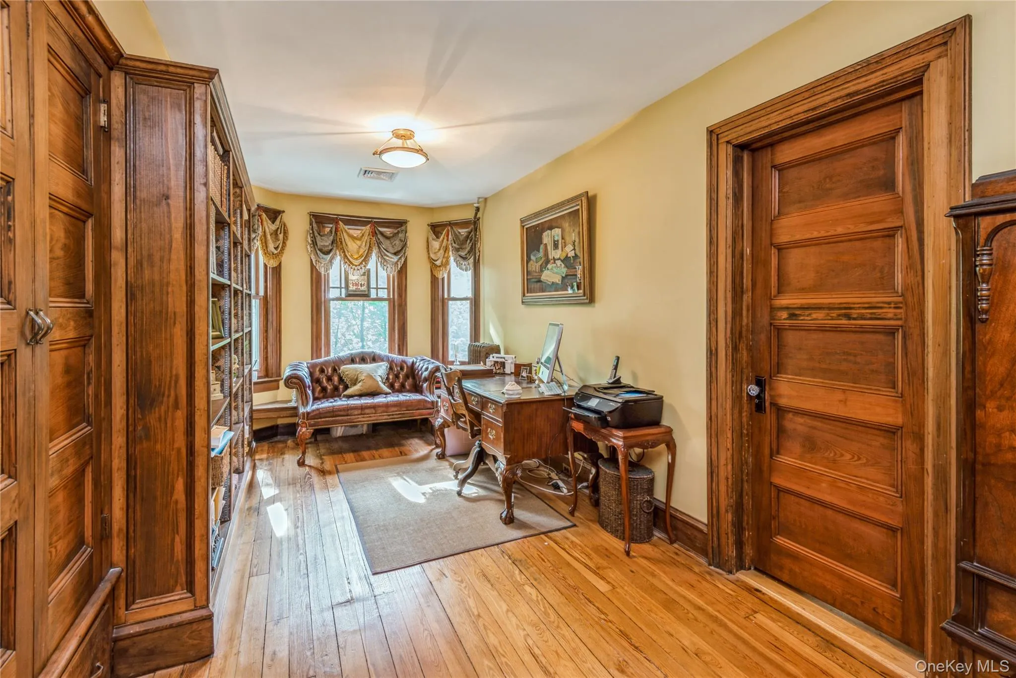 Office space with beautiful bay window Office space with beautiful bay window