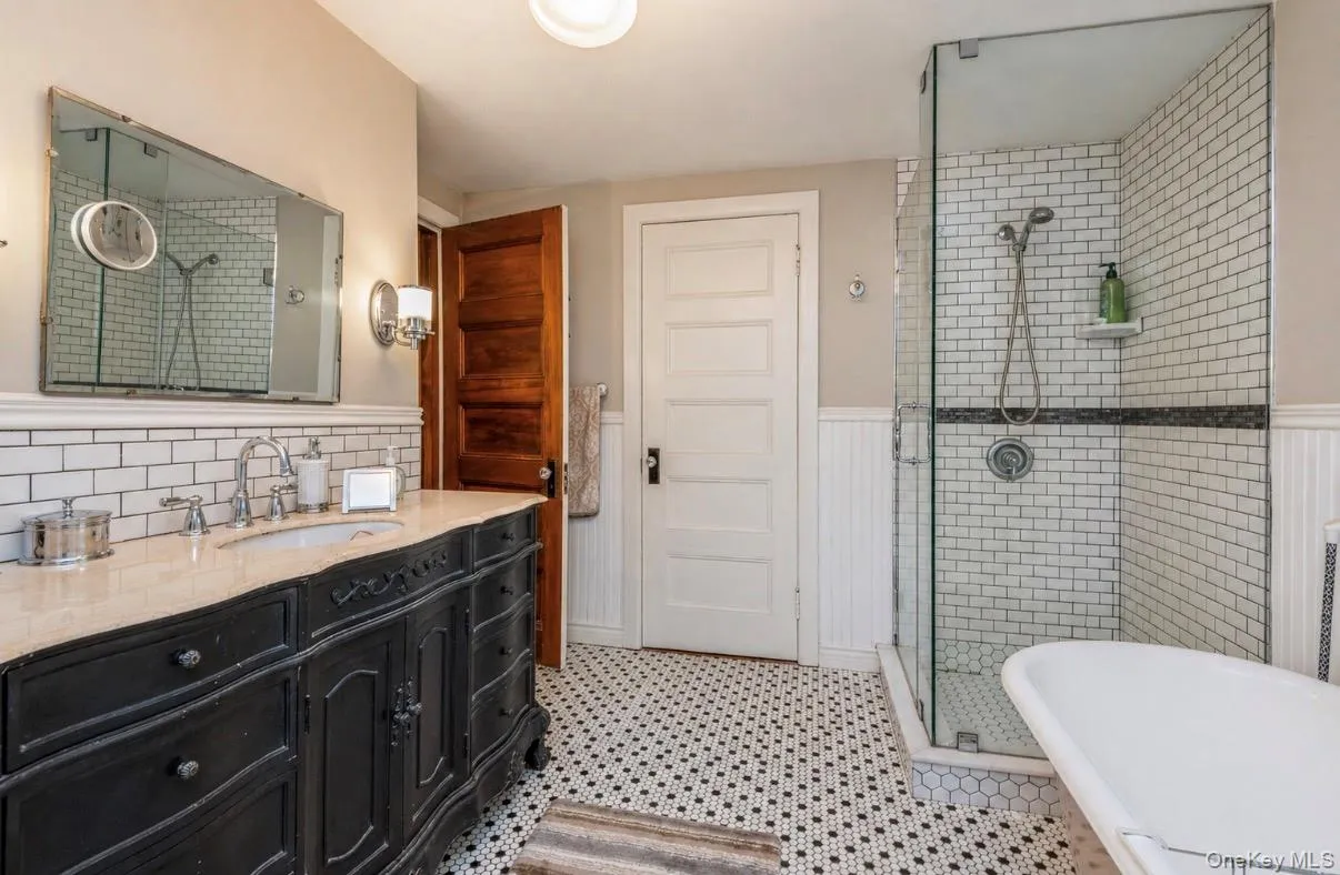 110 Red Spring Lane, Glen Cove, NY, 4 Bedrooms Bedrooms, 10 Rooms Rooms,3 BathroomsBathrooms,Residential,For Rent,Red Spring,0,990965 110 Red Spring Lane, Glen Cove, NY, 4 Bedrooms Bedrooms, 10 Rooms Rooms,3 BathroomsBathrooms,Residential,For Rent,Red Spring,0,990965