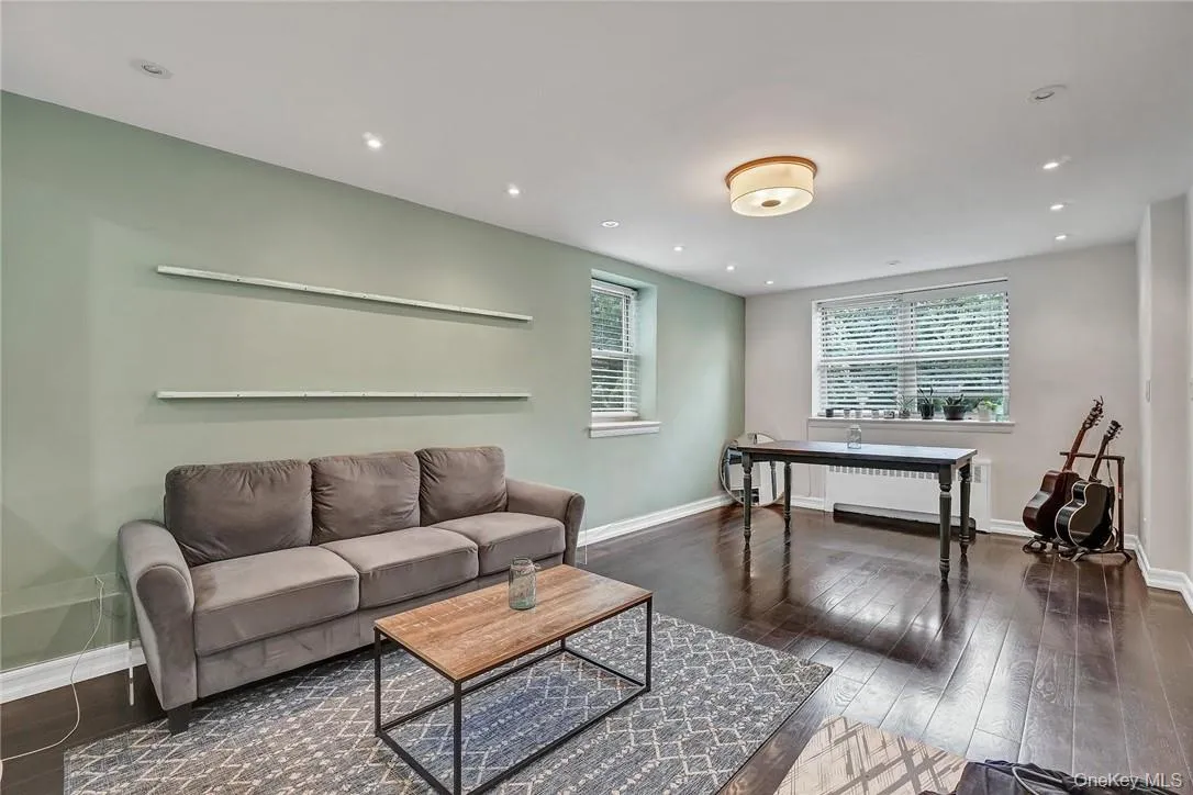 79 Broadway, White Plains, NY, 2 Bedrooms Bedrooms, 4 Rooms Rooms,1 BathroomBathrooms,Residential Lease,For Rent,Broadway,0,990968 79 Broadway, White Plains, NY, 2 Bedrooms Bedrooms, 4 Rooms Rooms,1 BathroomBathrooms,Residential Lease,For Rent,Broadway,0,990968