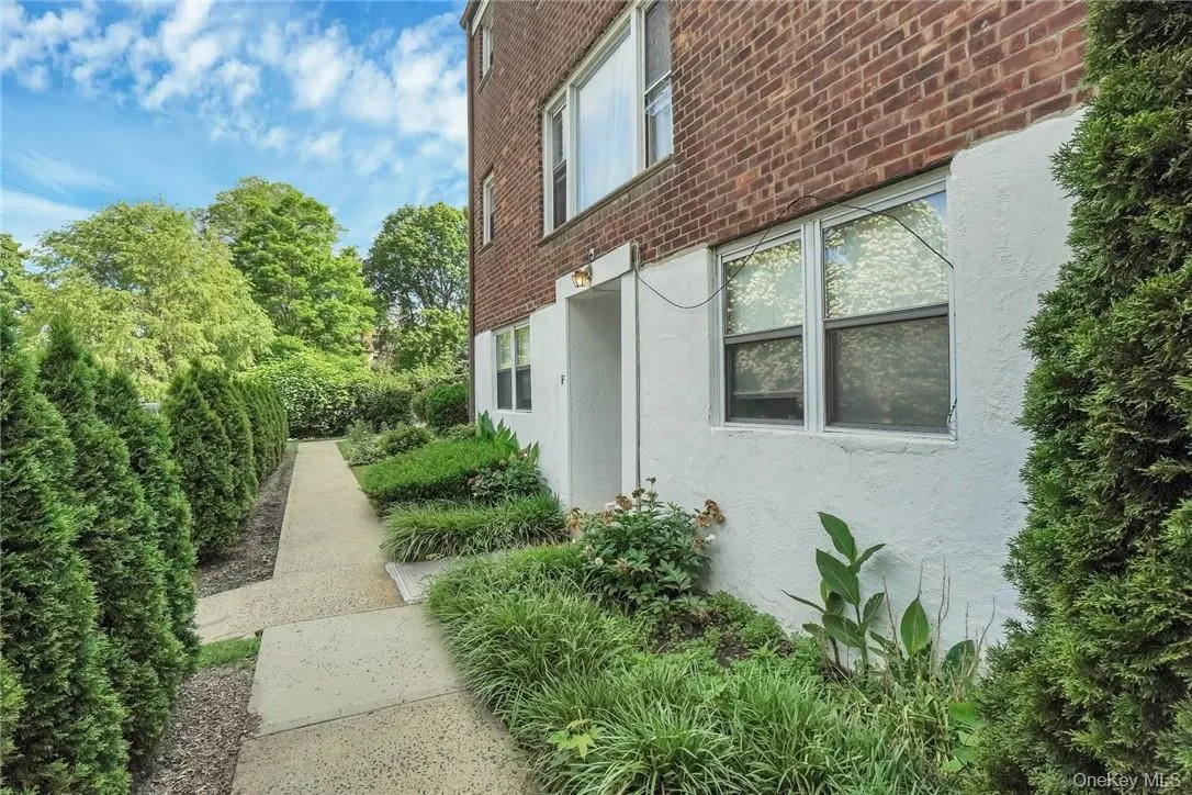 79 Broadway, White Plains, NY, 2 Bedrooms Bedrooms, 4 Rooms Rooms,1 BathroomBathrooms,Residential Lease,For Rent,Broadway,0,990968 79 Broadway, White Plains, NY, 2 Bedrooms Bedrooms, 4 Rooms Rooms,1 BathroomBathrooms,Residential Lease,For Rent,Broadway,0,990968