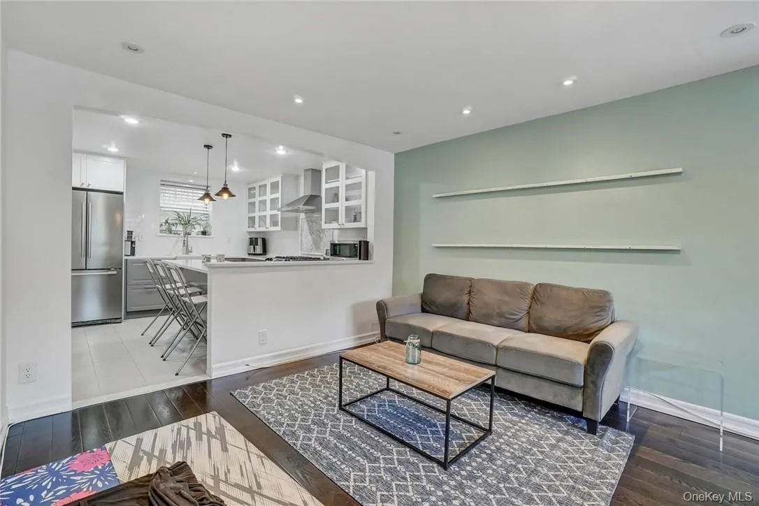 79 Broadway, White Plains, NY, 2 Bedrooms Bedrooms, 4 Rooms Rooms,1 BathroomBathrooms,Residential Lease,For Rent,Broadway,0,990968 79 Broadway, White Plains, NY, 2 Bedrooms Bedrooms, 4 Rooms Rooms,1 BathroomBathrooms,Residential Lease,For Rent,Broadway,0,990968