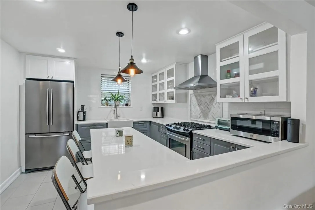 79 Broadway, White Plains, NY, 2 Bedrooms Bedrooms, 4 Rooms Rooms,1 BathroomBathrooms,Residential Lease,For Rent,Broadway,0,990968 79 Broadway, White Plains, NY, 2 Bedrooms Bedrooms, 4 Rooms Rooms,1 BathroomBathrooms,Residential Lease,For Rent,Broadway,0,990968
