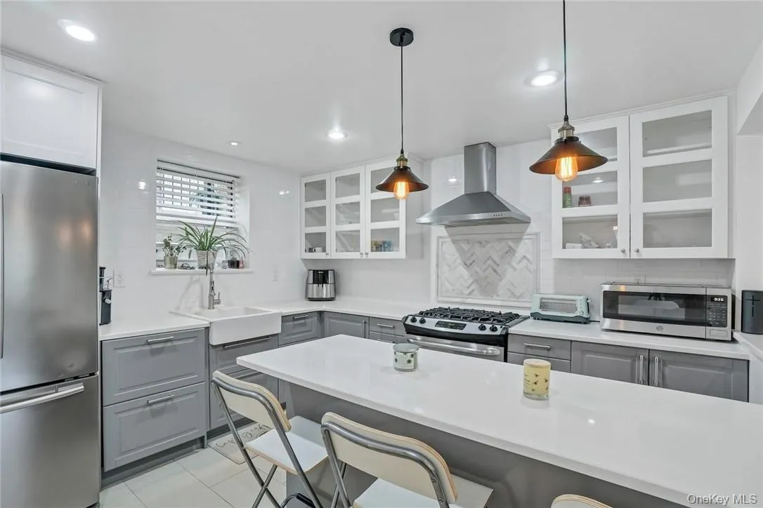 79 Broadway, White Plains, NY, 2 Bedrooms Bedrooms, 4 Rooms Rooms,1 BathroomBathrooms,Residential Lease,For Rent,Broadway,0,990968 79 Broadway, White Plains, NY, 2 Bedrooms Bedrooms, 4 Rooms Rooms,1 BathroomBathrooms,Residential Lease,For Rent,Broadway,0,990968