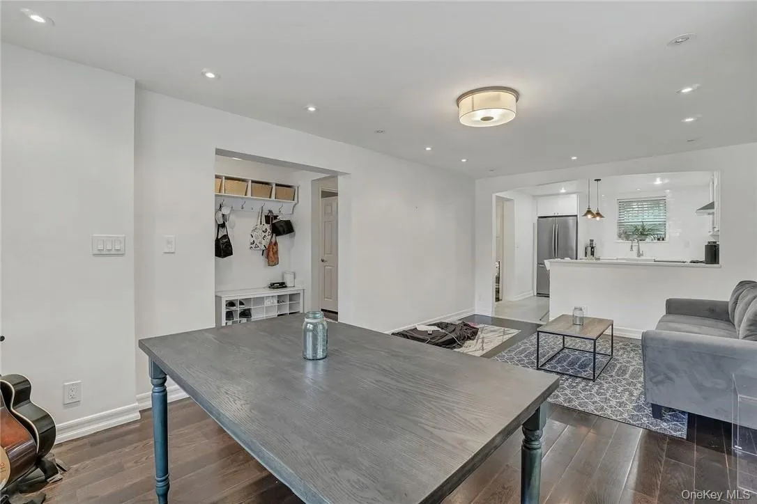 79 Broadway, White Plains, NY, 2 Bedrooms Bedrooms, 4 Rooms Rooms,1 BathroomBathrooms,Residential Lease,For Rent,Broadway,0,990968 79 Broadway, White Plains, NY, 2 Bedrooms Bedrooms, 4 Rooms Rooms,1 BathroomBathrooms,Residential Lease,For Rent,Broadway,0,990968