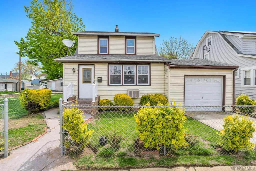20 Ronald Place, Hempstead, NY, 4 Bedrooms Bedrooms, 7 Rooms Rooms,2 BathroomsBathrooms,Residential,For Rent,Ronald,0,990980 20 Ronald Place, Hempstead, NY, 4 Bedrooms Bedrooms, 7 Rooms Rooms,2 BathroomsBathrooms,Residential,For Rent,Ronald,0,990980