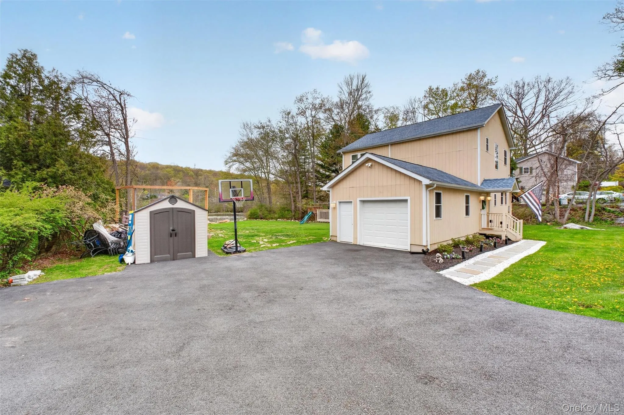 Large Driveway plus Garage Large Driveway plus Garage
