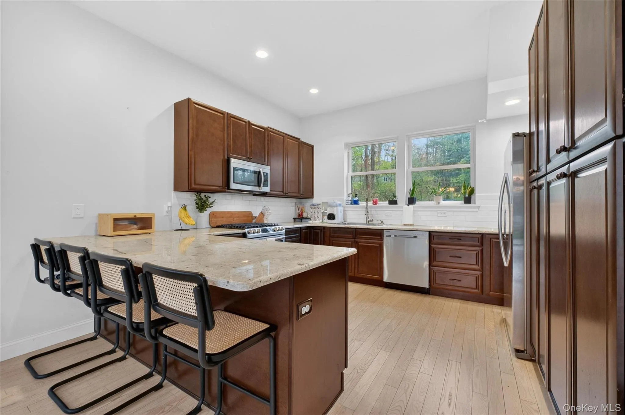 Gorgeous Kitchen with Breakfast Bar Gorgeous Kitchen with Breakfast Bar