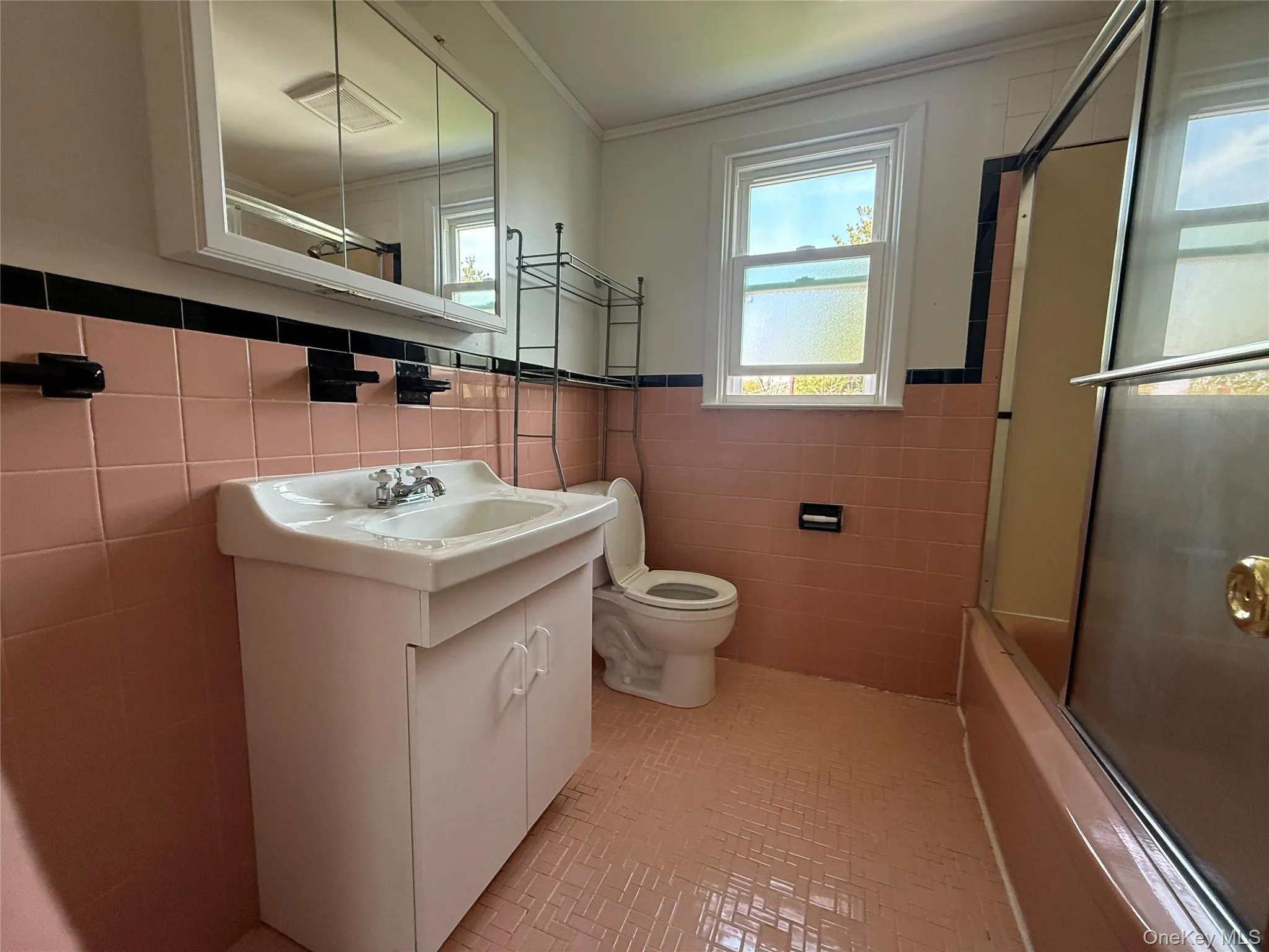 31 Lenox Avenue, North Hempstead, NY, 2 Bedrooms Bedrooms, 5 Rooms Rooms,1 BathroomBathrooms,Residential Lease,For Rent,Lenox,0,991019 31 Lenox Avenue, North Hempstead, NY, 2 Bedrooms Bedrooms, 5 Rooms Rooms,1 BathroomBathrooms,Residential Lease,For Rent,Lenox,0,991019