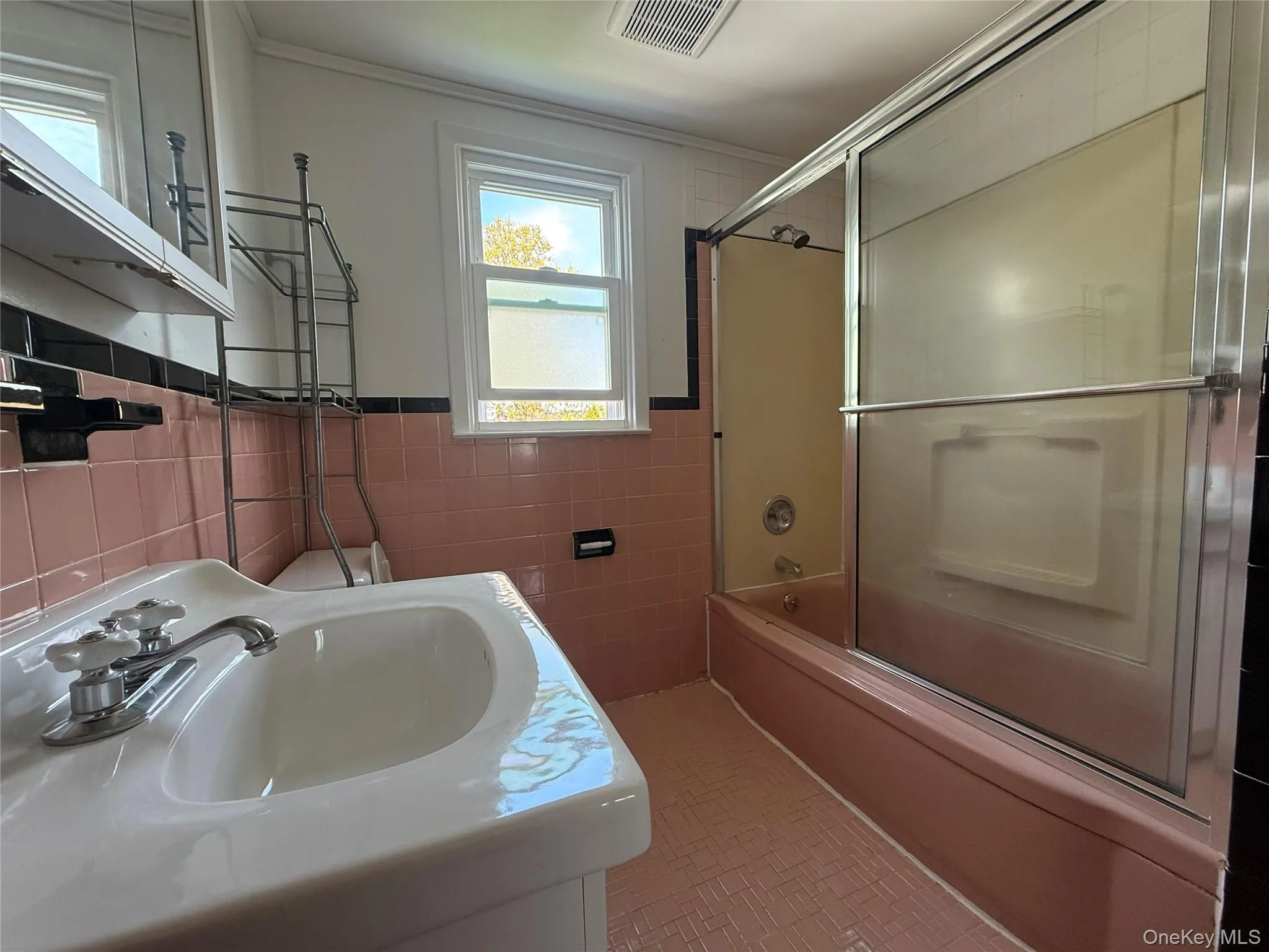 31 Lenox Avenue, North Hempstead, NY, 2 Bedrooms Bedrooms, 5 Rooms Rooms,1 BathroomBathrooms,Residential Lease,For Rent,Lenox,0,991019 31 Lenox Avenue, North Hempstead, NY, 2 Bedrooms Bedrooms, 5 Rooms Rooms,1 BathroomBathrooms,Residential Lease,For Rent,Lenox,0,991019