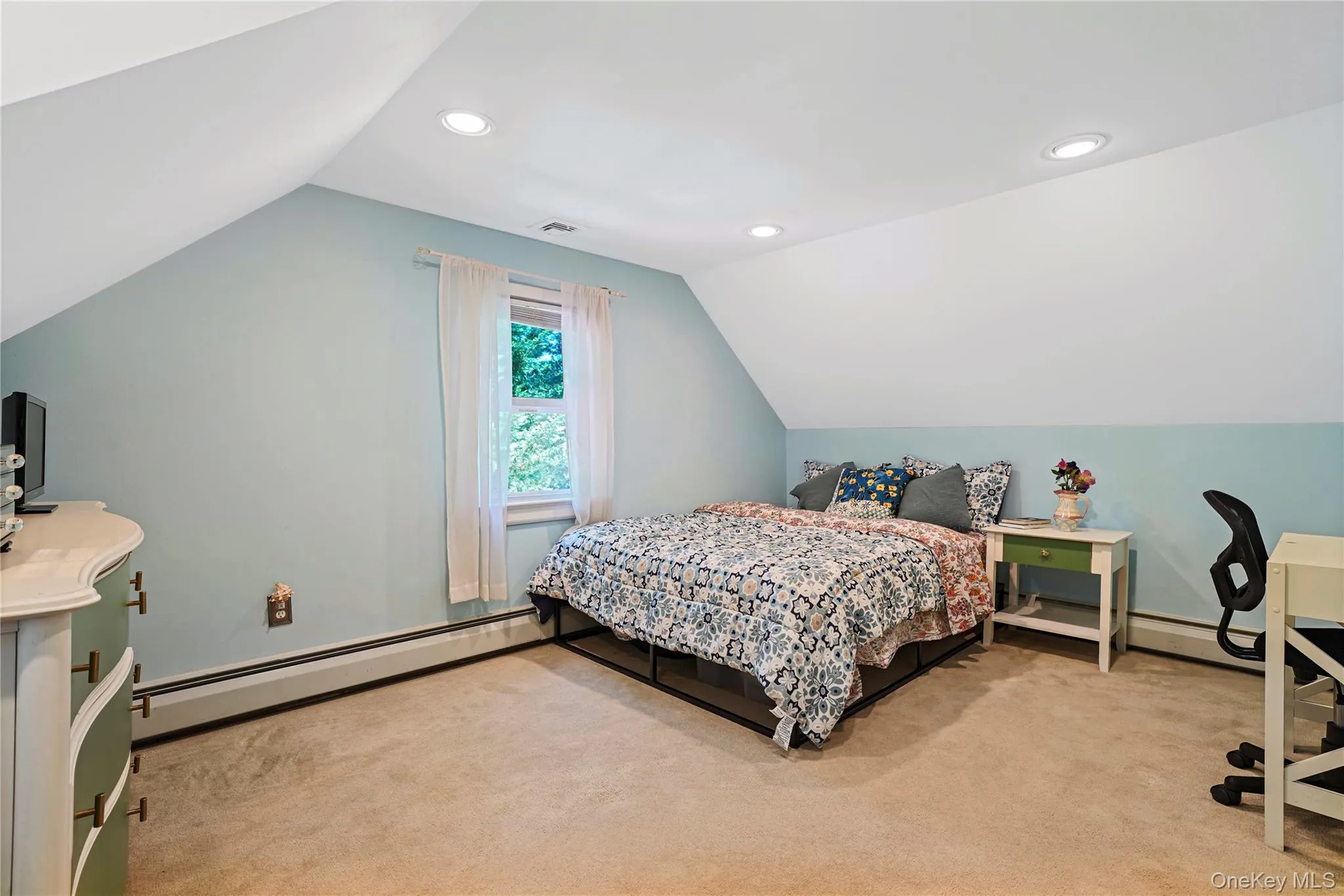 3nd bedroom on the 2nd floor 3nd bedroom on the 2nd floor