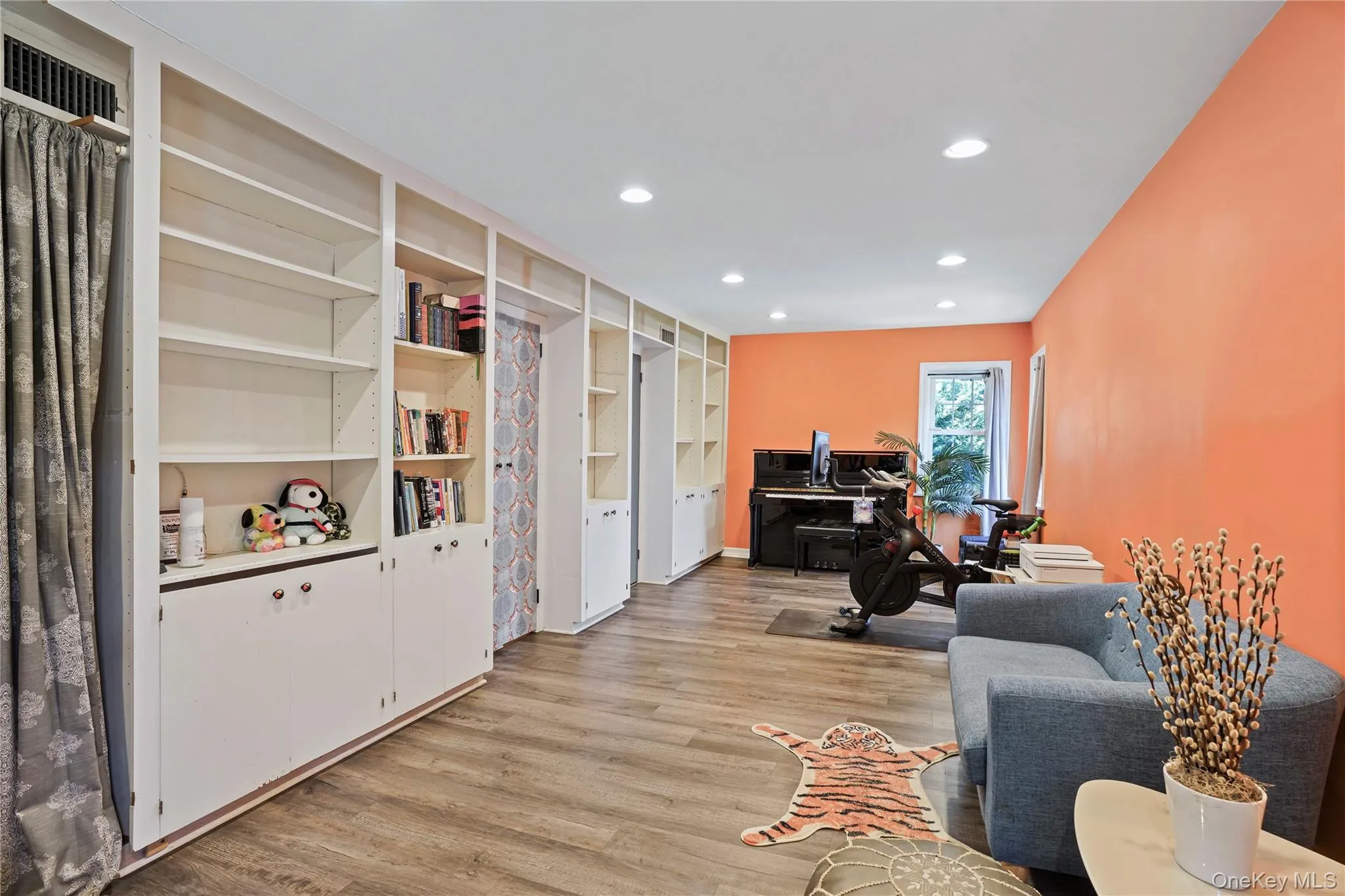 1st floor bonus room being used as an office can be 5th bedroom 1st floor bonus room being used as an office can be 5th bedroom