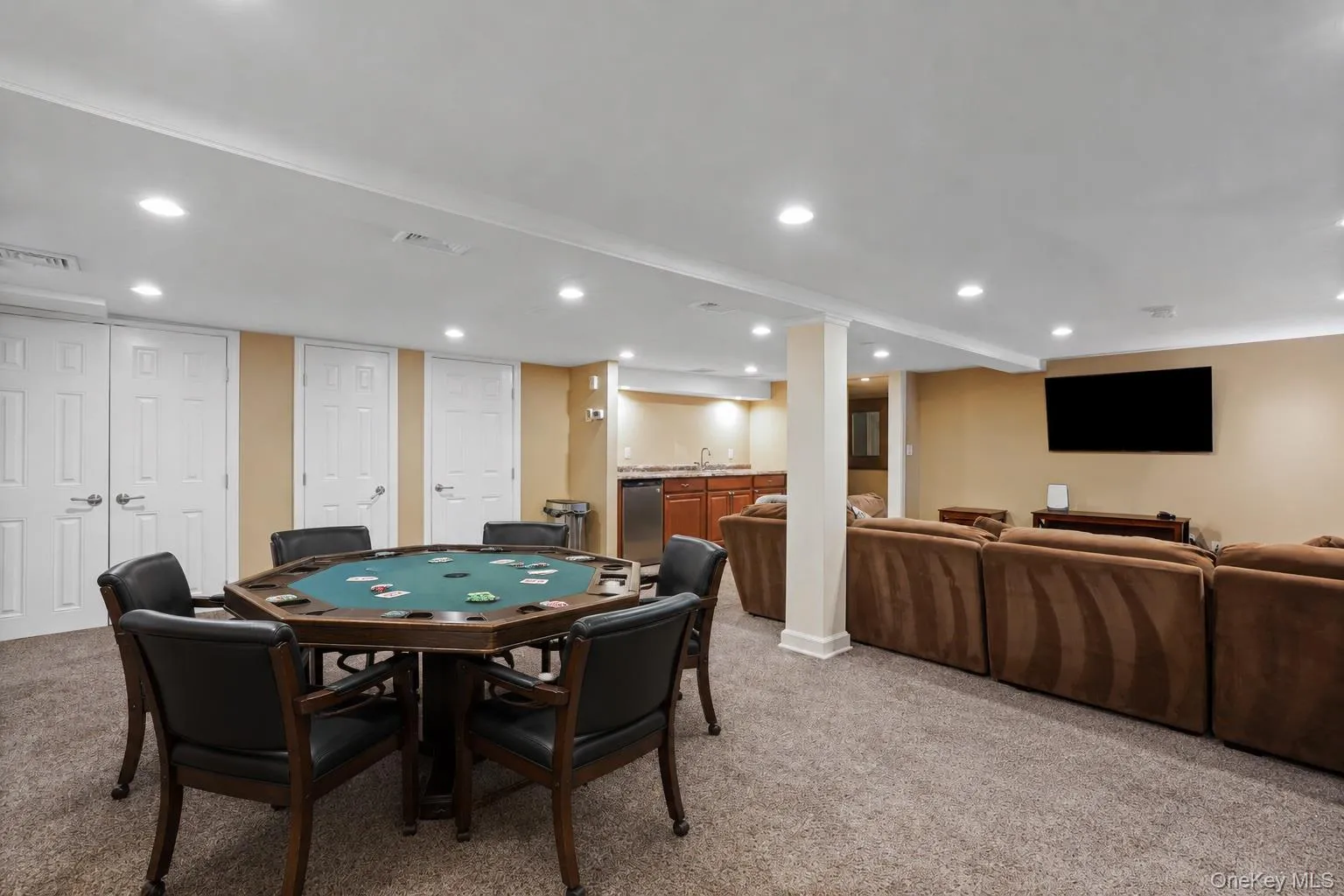 Family room wiht lots of storage Family room wiht lots of storage