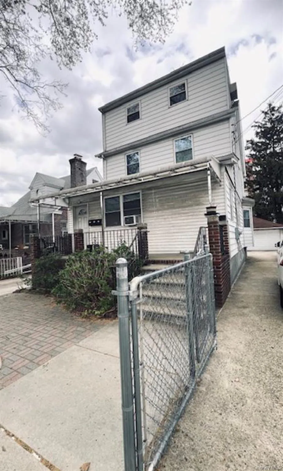 5633 138th Street, New York, NY, 3 Bedrooms Bedrooms, 5 Rooms Rooms,1 BathroomBathrooms,Residential Lease,For Rent,138th,0,991053 5633 138th Street, New York, NY, 3 Bedrooms Bedrooms, 5 Rooms Rooms,1 BathroomBathrooms,Residential Lease,For Rent,138th,0,991053