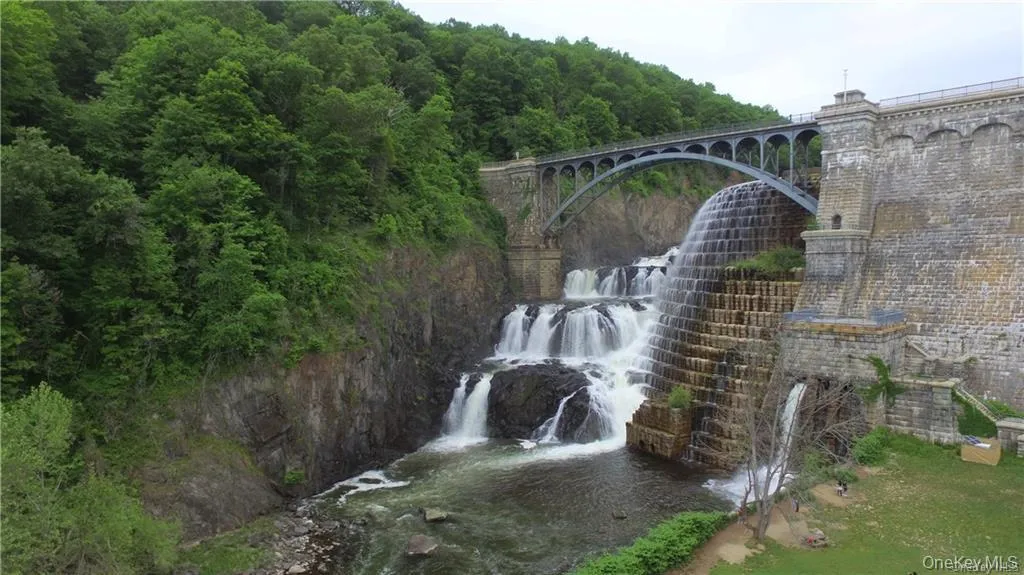 The majestic Croton Gorge! The majestic Croton Gorge!