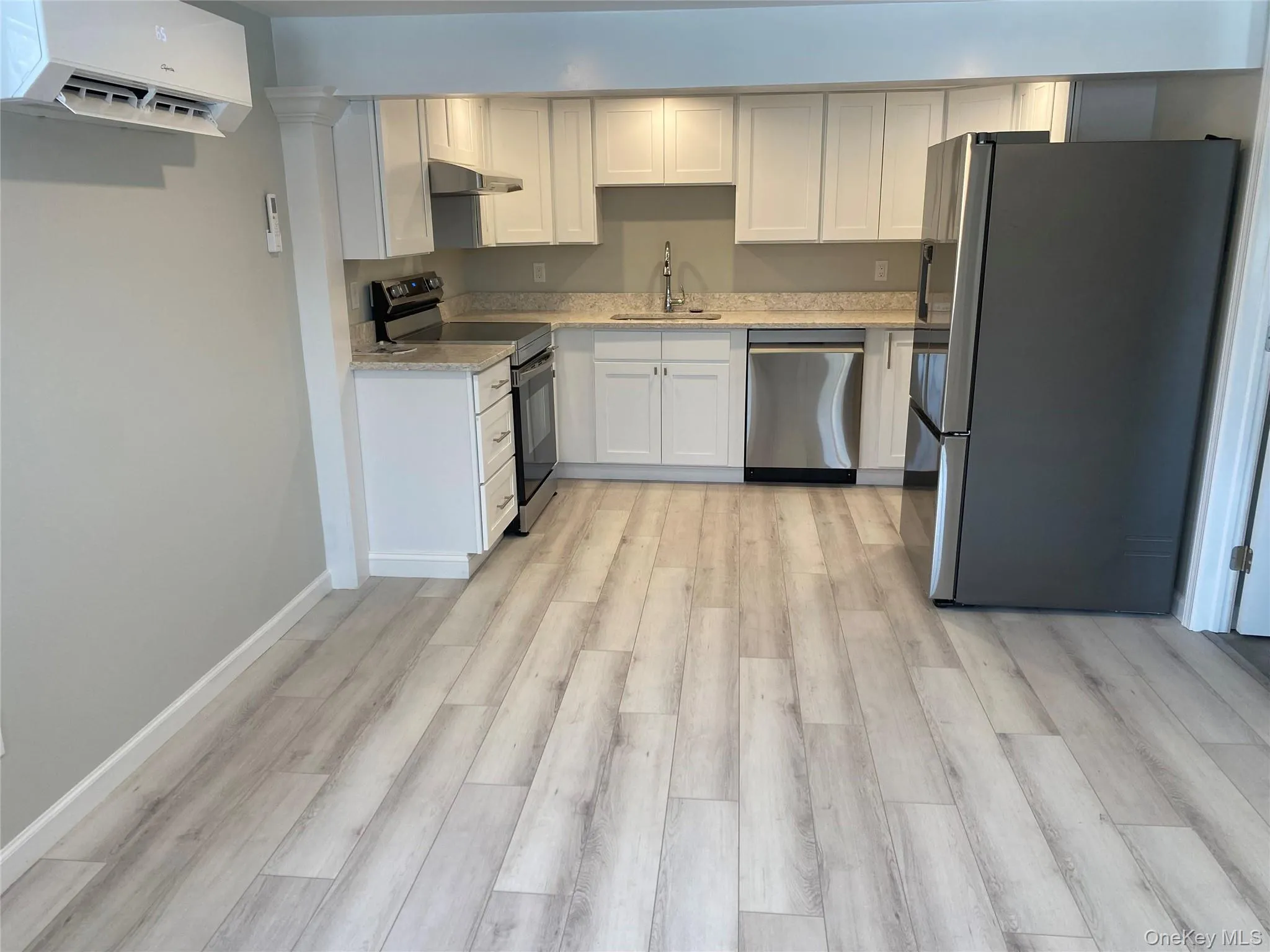 382B Deer Park Avenue, Babylon, NY, 1 Bedroom Bedrooms, 3 Rooms Rooms,1 BathroomBathrooms,Residential Lease,For Rent,Deer Park Avenue,0,991109 382B Deer Park Avenue, Babylon, NY, 1 Bedroom Bedrooms, 3 Rooms Rooms,1 BathroomBathrooms,Residential Lease,For Rent,Deer Park Avenue,0,991109