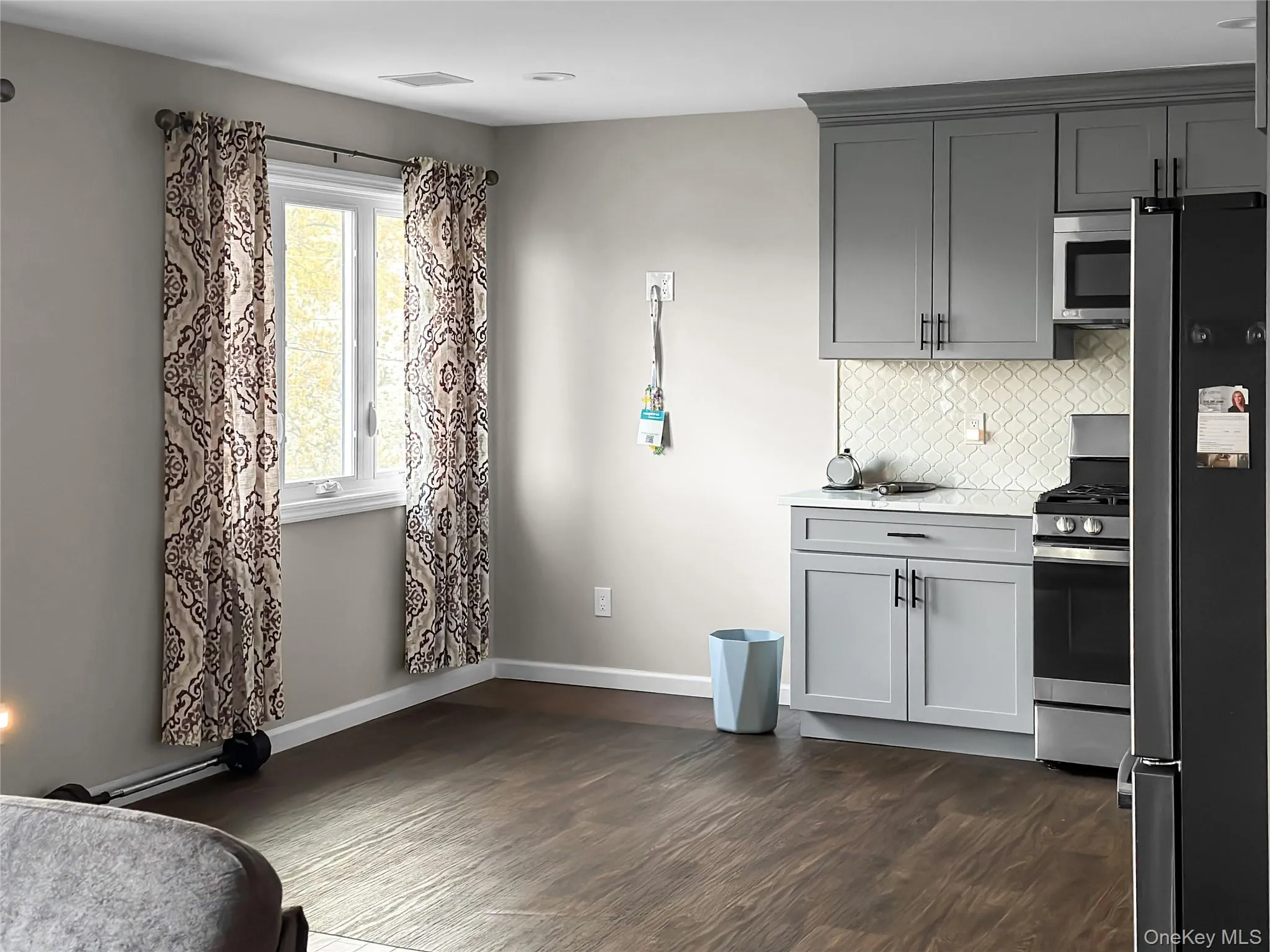 84 Commonwealth Avenue, Hempstead, NY, 3 Bedrooms Bedrooms, 4 Rooms Rooms,1 BathroomBathrooms,Residential Lease,For Rent,Commonwealth,0,991129 84 Commonwealth Avenue, Hempstead, NY, 3 Bedrooms Bedrooms, 4 Rooms Rooms,1 BathroomBathrooms,Residential Lease,For Rent,Commonwealth,0,991129