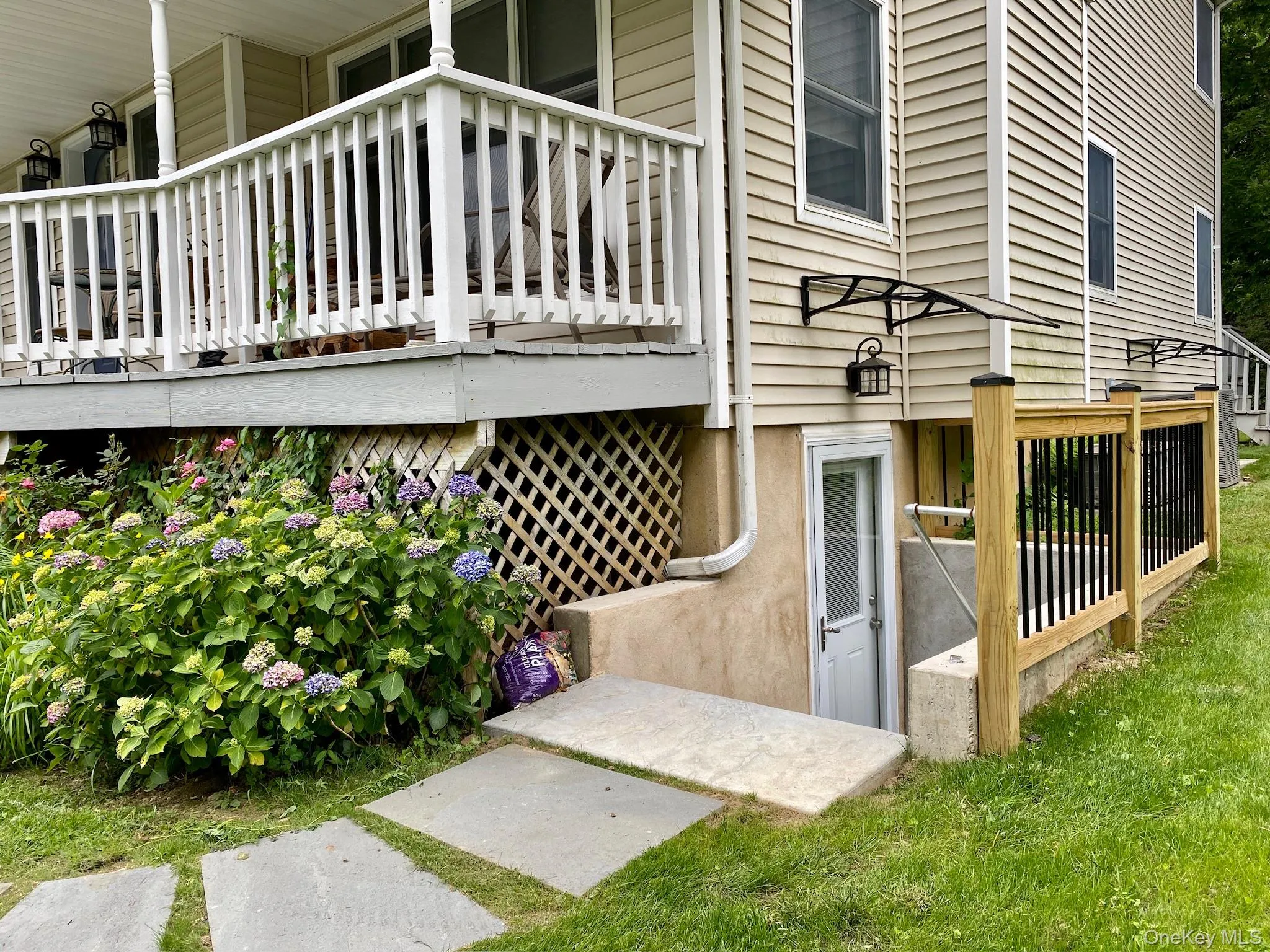 63A Cannon Court, Huntington, NY, 1 Bedroom Bedrooms, 4 Rooms Rooms,1 BathroomBathrooms,Residential Lease,For Rent,Cannon,0,991132 63A Cannon Court, Huntington, NY, 1 Bedroom Bedrooms, 4 Rooms Rooms,1 BathroomBathrooms,Residential Lease,For Rent,Cannon,0,991132