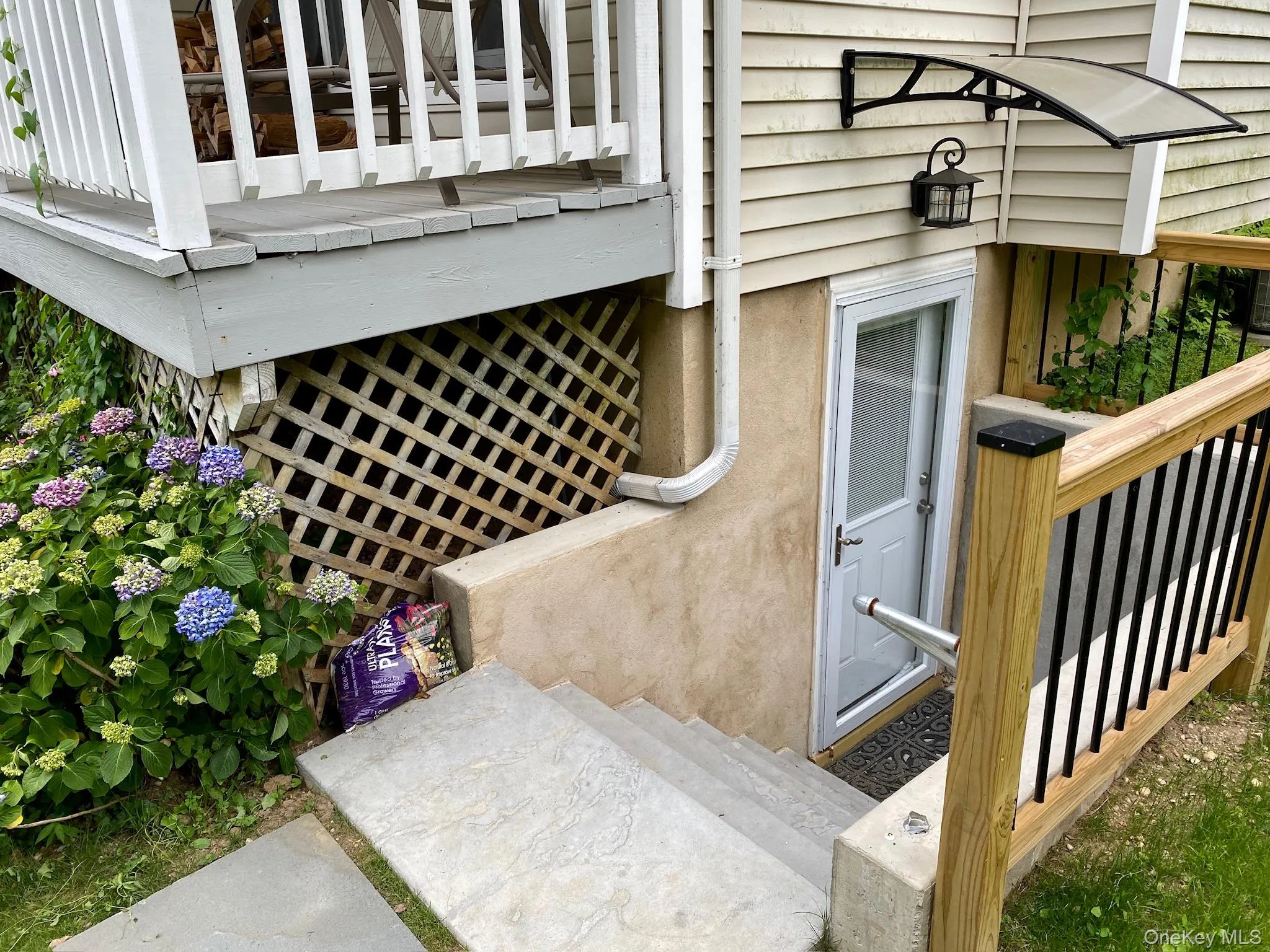63A Cannon Court, Huntington, NY, 1 Bedroom Bedrooms, 4 Rooms Rooms,1 BathroomBathrooms,Residential Lease,For Rent,Cannon,0,991132 63A Cannon Court, Huntington, NY, 1 Bedroom Bedrooms, 4 Rooms Rooms,1 BathroomBathrooms,Residential Lease,For Rent,Cannon,0,991132