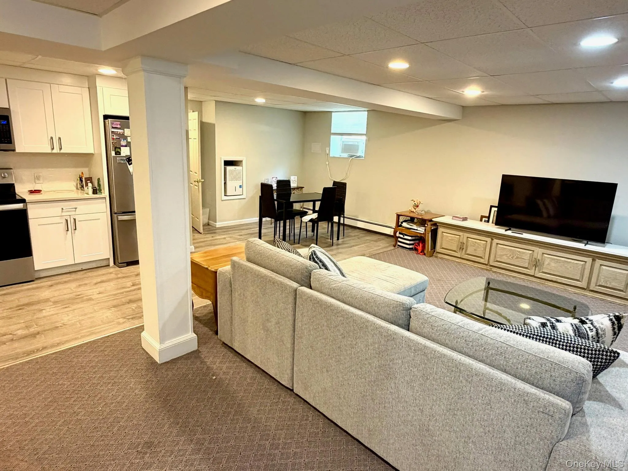 LARGE LIVING ROOM LARGE LIVING ROOM