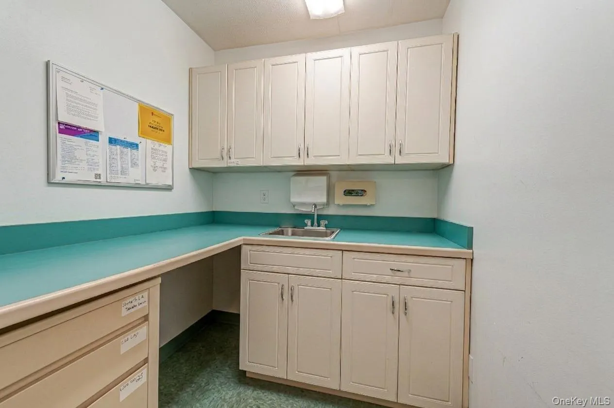 3250 Sunrise Highway, Islip, NY, 3 Bedrooms Bedrooms, 6 Rooms Rooms,2 BathroomsBathrooms,Residential,For Rent,Sunrise,0,991167 3250 Sunrise Highway, Islip, NY, 3 Bedrooms Bedrooms, 6 Rooms Rooms,2 BathroomsBathrooms,Residential,For Rent,Sunrise,0,991167