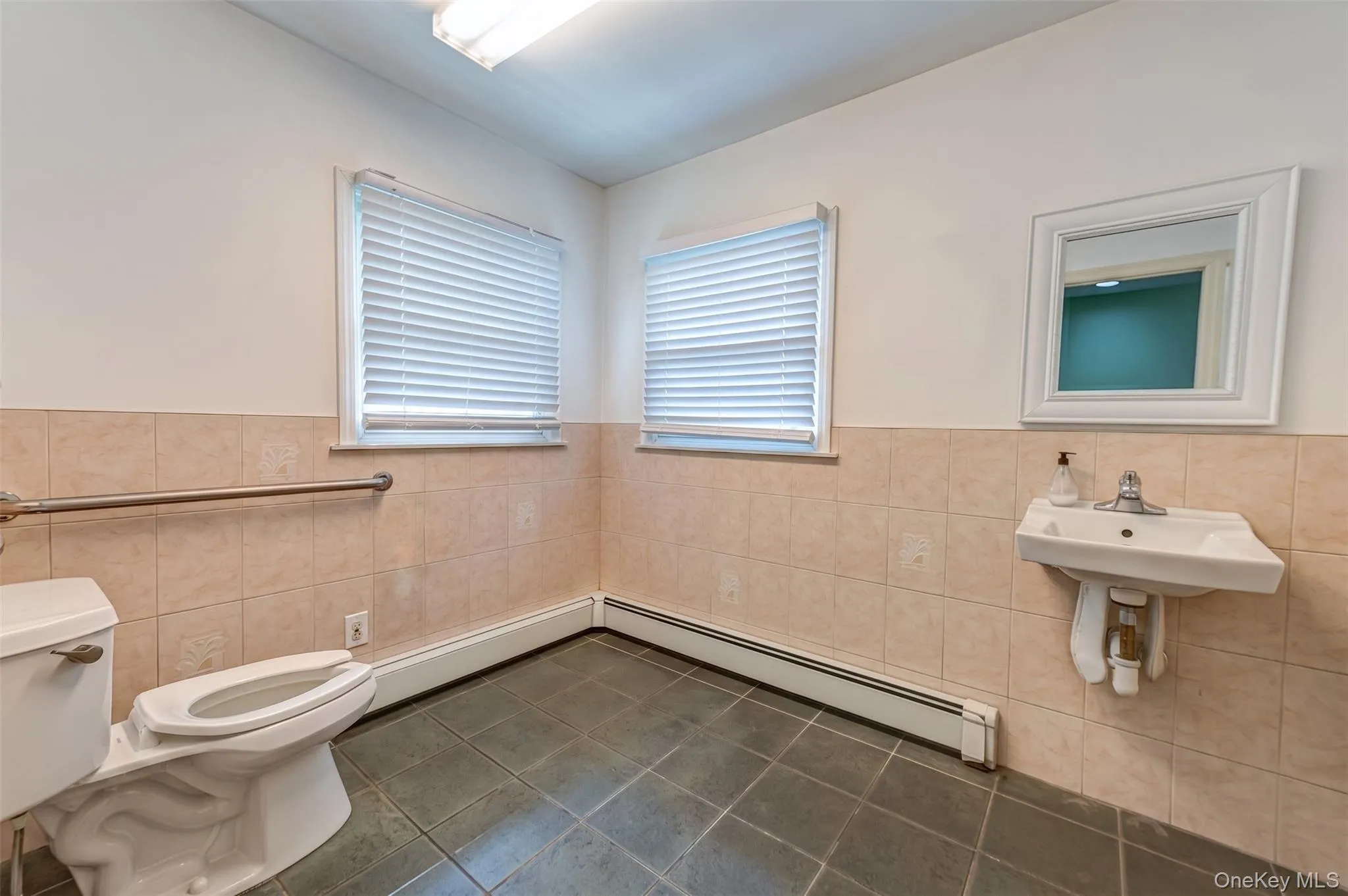 3250 Sunrise Highway, Islip, NY, 3 Bedrooms Bedrooms, 6 Rooms Rooms,2 BathroomsBathrooms,Residential,For Rent,Sunrise,0,991167 3250 Sunrise Highway, Islip, NY, 3 Bedrooms Bedrooms, 6 Rooms Rooms,2 BathroomsBathrooms,Residential,For Rent,Sunrise,0,991167