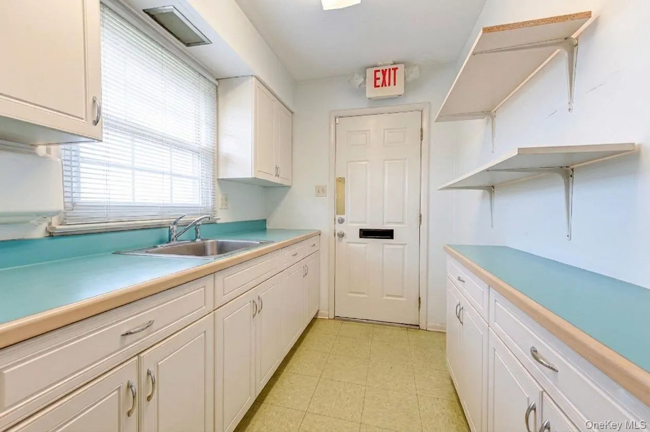 3250 Sunrise Highway, Islip, NY, 3 Bedrooms Bedrooms, 6 Rooms Rooms,2 BathroomsBathrooms,Residential,For Rent,Sunrise,0,991167 3250 Sunrise Highway, Islip, NY, 3 Bedrooms Bedrooms, 6 Rooms Rooms,2 BathroomsBathrooms,Residential,For Rent,Sunrise,0,991167