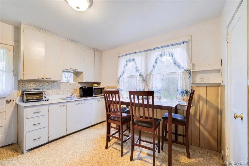 144 Cream Street, Poughkeepsie (town), NY, 3 Bedrooms Bedrooms, 7 Rooms Rooms,1 BathroomBathrooms,Residential,For Rent,Cream,0,991169 144 Cream Street, Poughkeepsie (town), NY, 3 Bedrooms Bedrooms, 7 Rooms Rooms,1 BathroomBathrooms,Residential,For Rent,Cream,0,991169