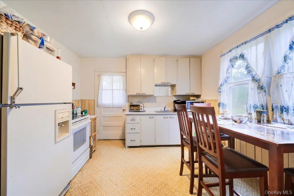 144 Cream Street, Poughkeepsie (town), NY, 3 Bedrooms Bedrooms, 7 Rooms Rooms,1 BathroomBathrooms,Residential,For Rent,Cream,0,991169 144 Cream Street, Poughkeepsie (town), NY, 3 Bedrooms Bedrooms, 7 Rooms Rooms,1 BathroomBathrooms,Residential,For Rent,Cream,0,991169