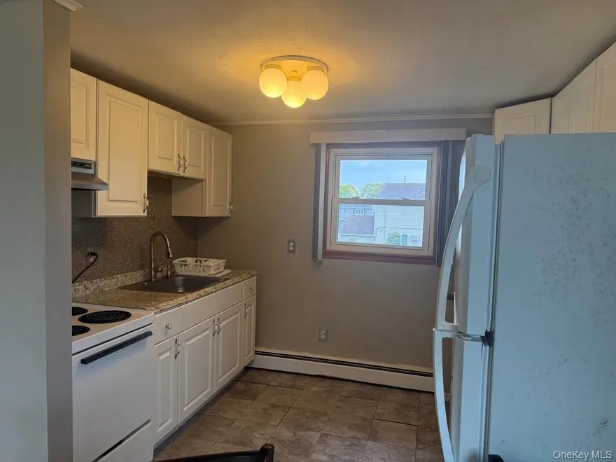 175 Wickfield Lane, Babylon, NY, 1 Bedroom Bedrooms, 4 Rooms Rooms,1 BathroomBathrooms,Residential Lease,For Rent,Wickfield,0,991176 175 Wickfield Lane, Babylon, NY, 1 Bedroom Bedrooms, 4 Rooms Rooms,1 BathroomBathrooms,Residential Lease,For Rent,Wickfield,0,991176