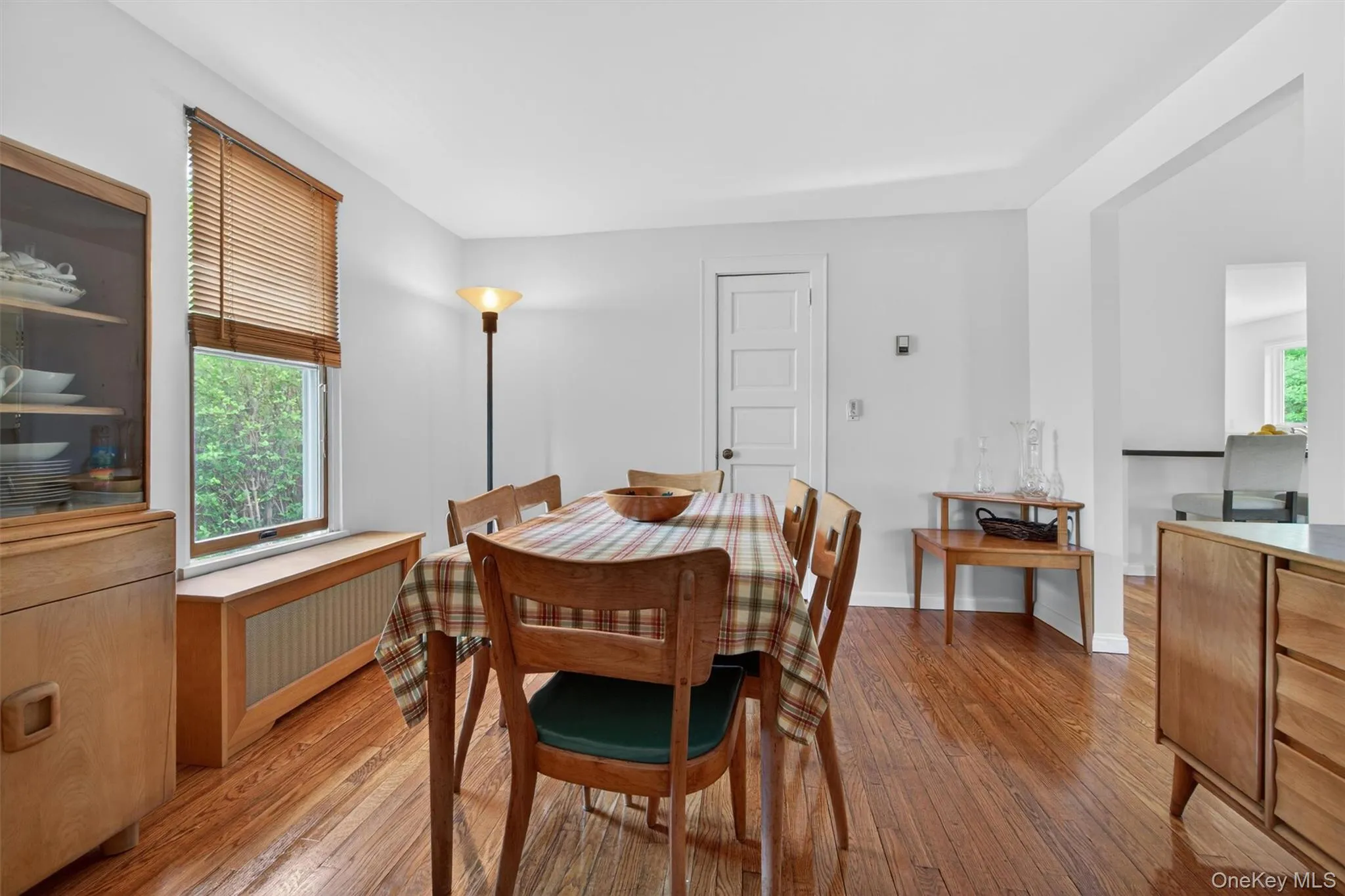 A bright and inviting dining room. A bright and inviting dining room.