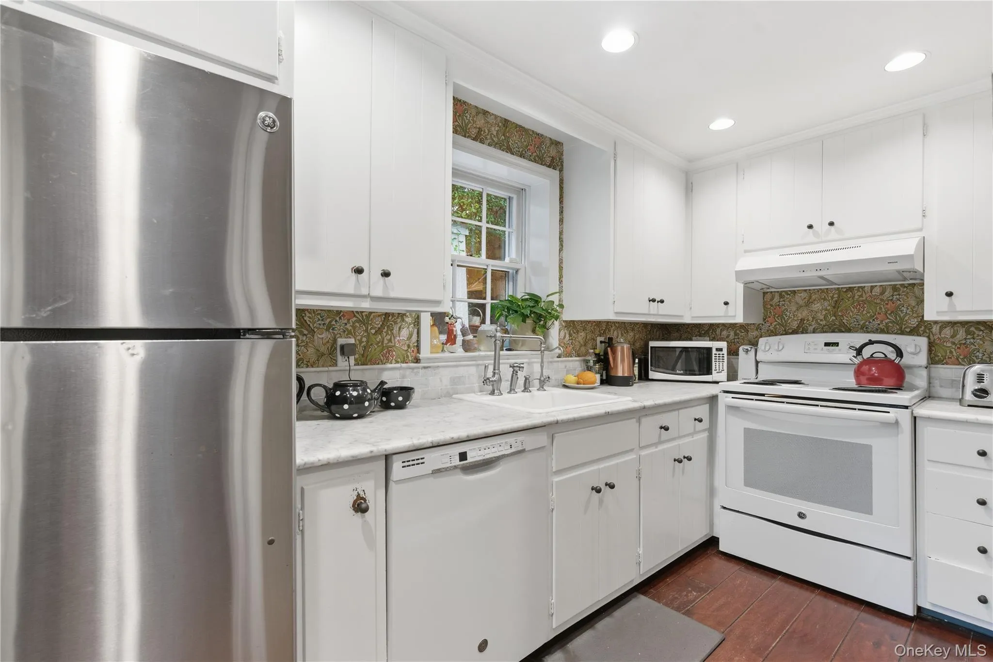 80 Broadway, North Hempstead, NY, 3 Bedrooms Bedrooms, 6 Rooms Rooms,2 BathroomsBathrooms,Residential Sale,For Rent,Broadway,0,991201 80 Broadway, North Hempstead, NY, 3 Bedrooms Bedrooms, 6 Rooms Rooms,2 BathroomsBathrooms,Residential Sale,For Rent,Broadway,0,991201