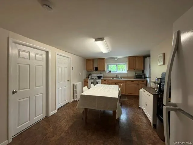 57 Hall Avenue, Clarkstown, NY, 1 Bedroom Bedrooms, 4 Rooms Rooms,1 BathroomBathrooms,Residential Lease,For Rent,Hall,0,991206 57 Hall Avenue, Clarkstown, NY, 1 Bedroom Bedrooms, 4 Rooms Rooms,1 BathroomBathrooms,Residential Lease,For Rent,Hall,0,991206