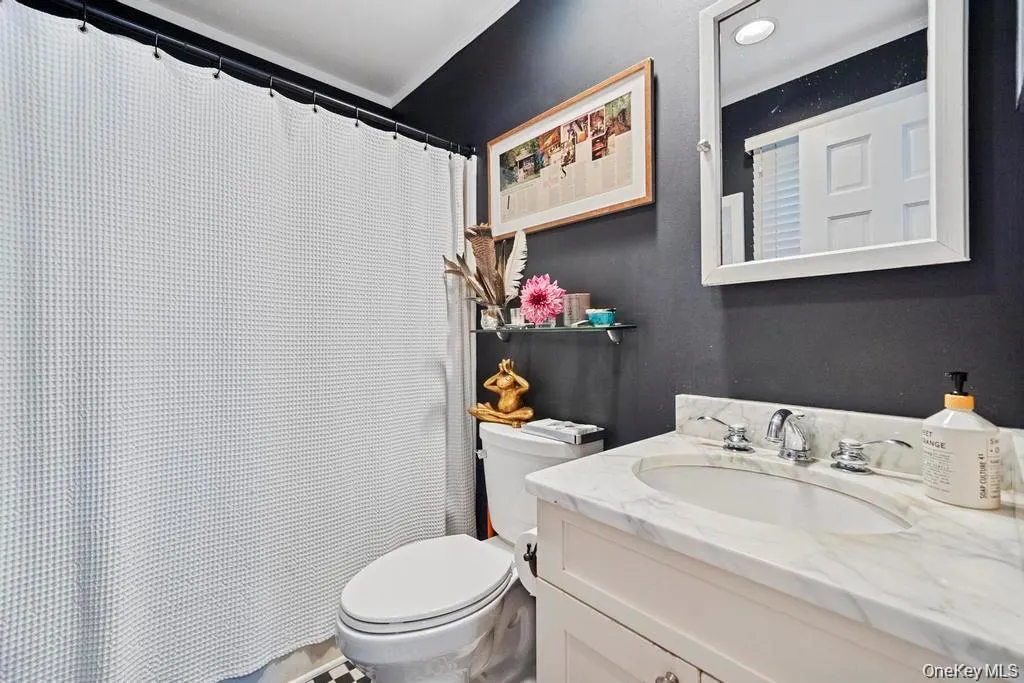 Full bath on main floor Full bath on main floor