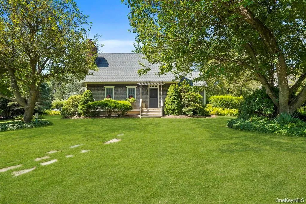 Charming Cape exterior Charming Cape exterior