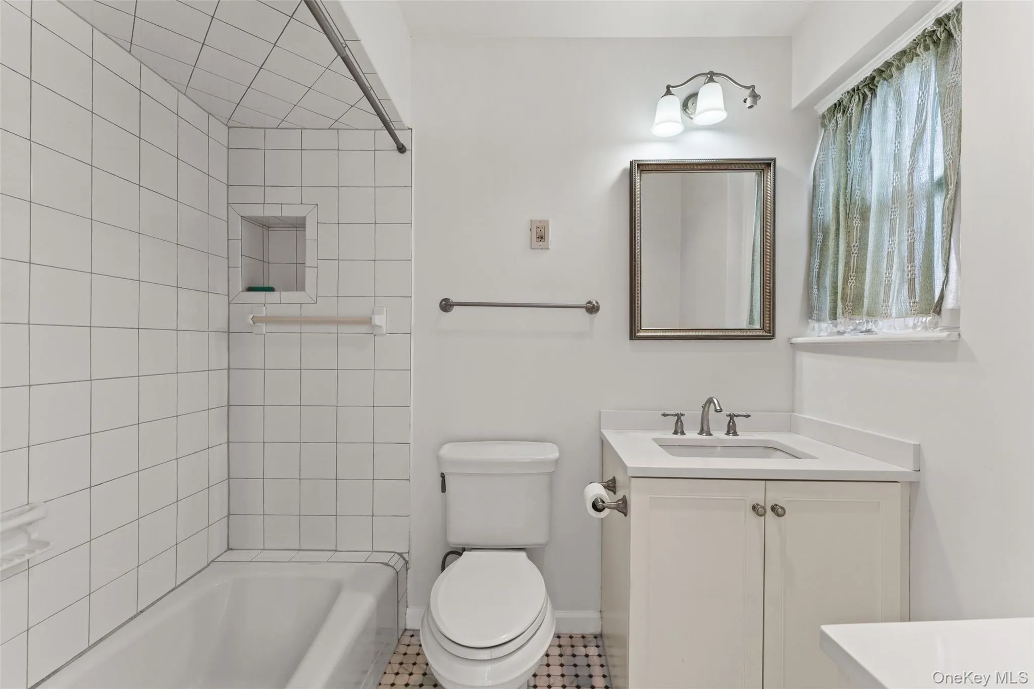 En-suite bath En-suite bath