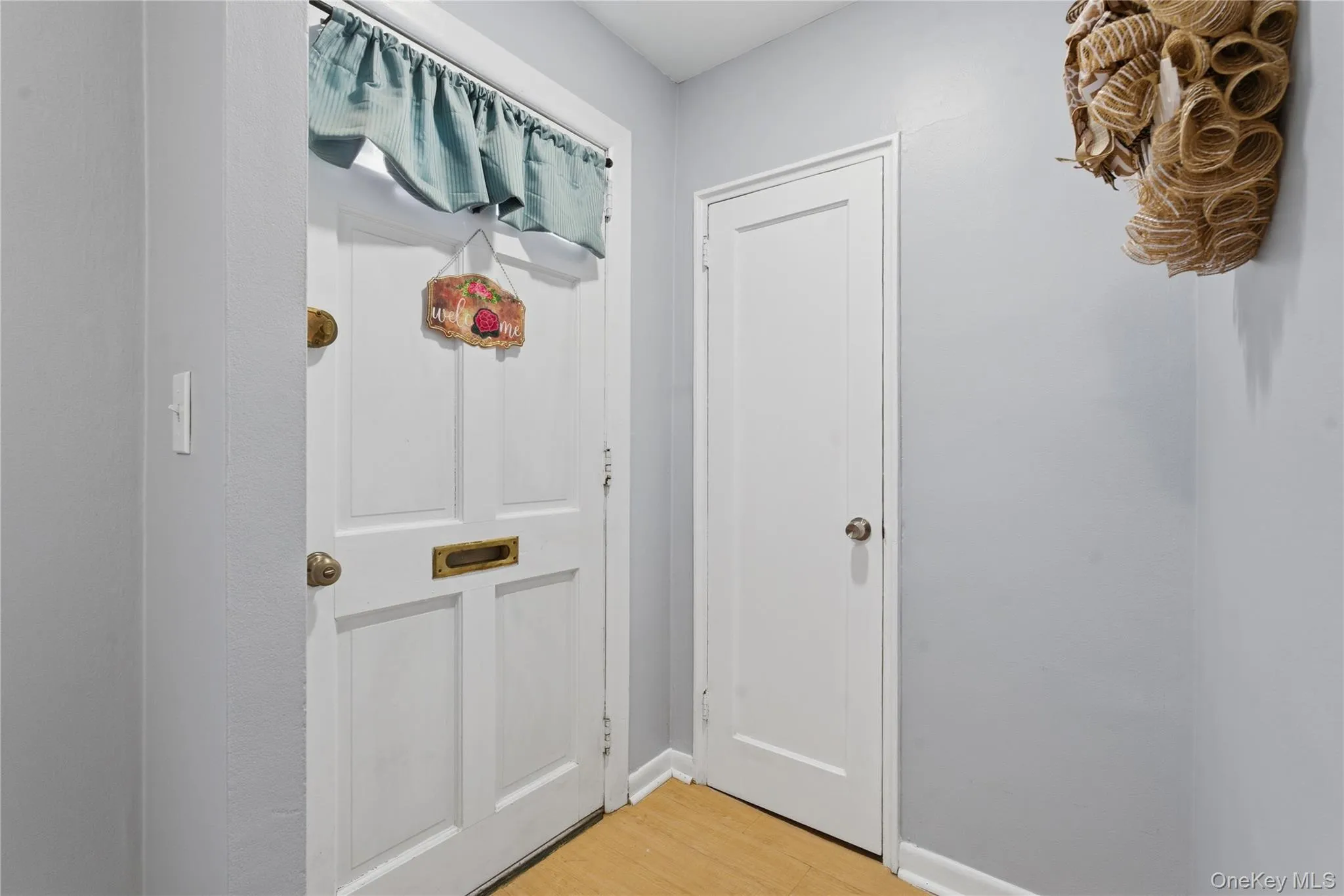 Entryway w/large storage closet/coat closet Entryway w/large storage closet/coat closet