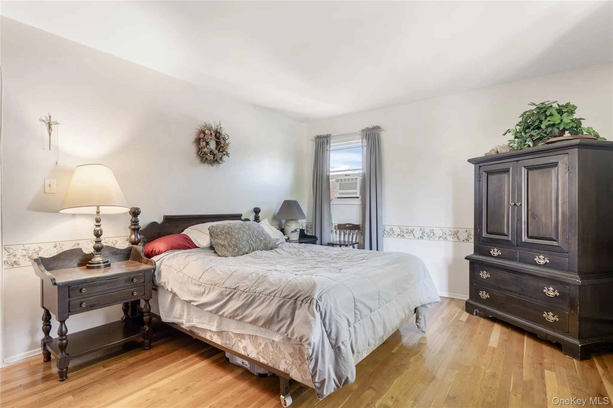 Primary BR with HW Floors, Full Bath Primary BR with HW Floors, Full Bath