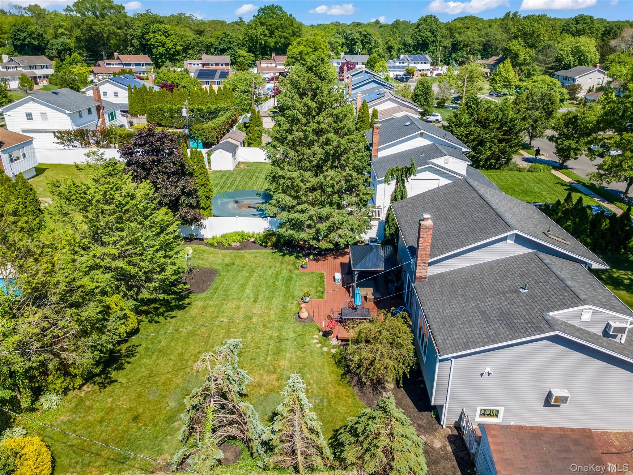 Beautiful Splanch with Updated Roof/Siding on .23 Acre Lot! Beautiful Splanch with Updated Roof/Siding on .23 Acre Lot!