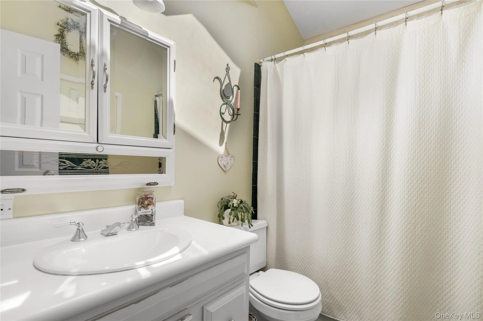 Full Bath, Vaulted Ceiling Full Bath, Vaulted Ceiling