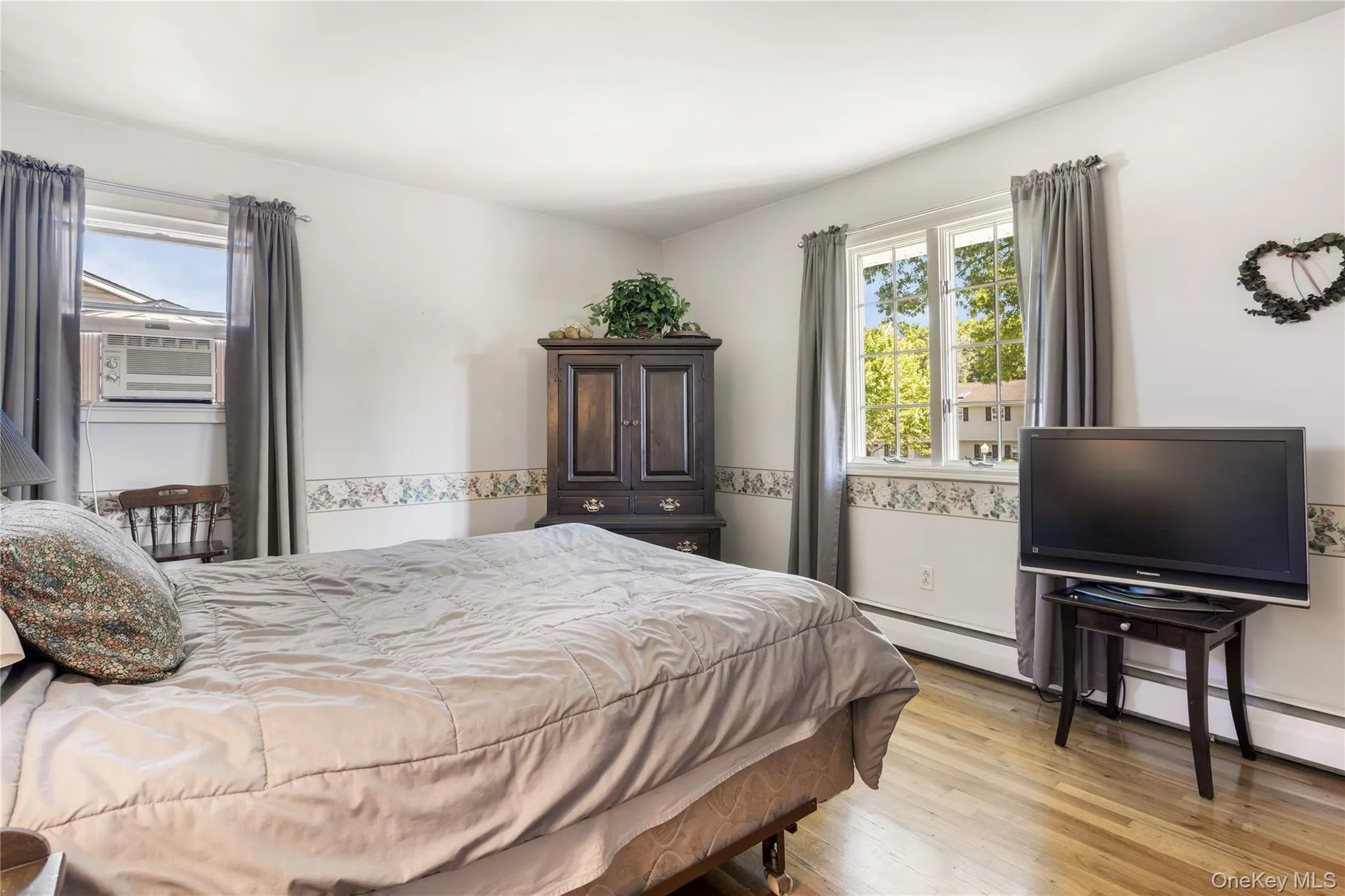 Primary BR with HW Floors, Full Bath Primary BR with HW Floors, Full Bath