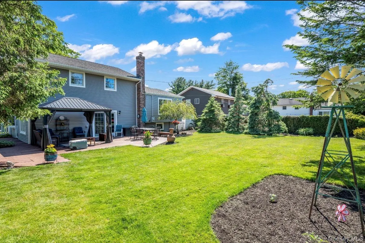 .23 Acre Lot, Room for a Pool, Beautifully Landscaped, IGS .23 Acre Lot, Room for a Pool, Beautifully Landscaped, IGS