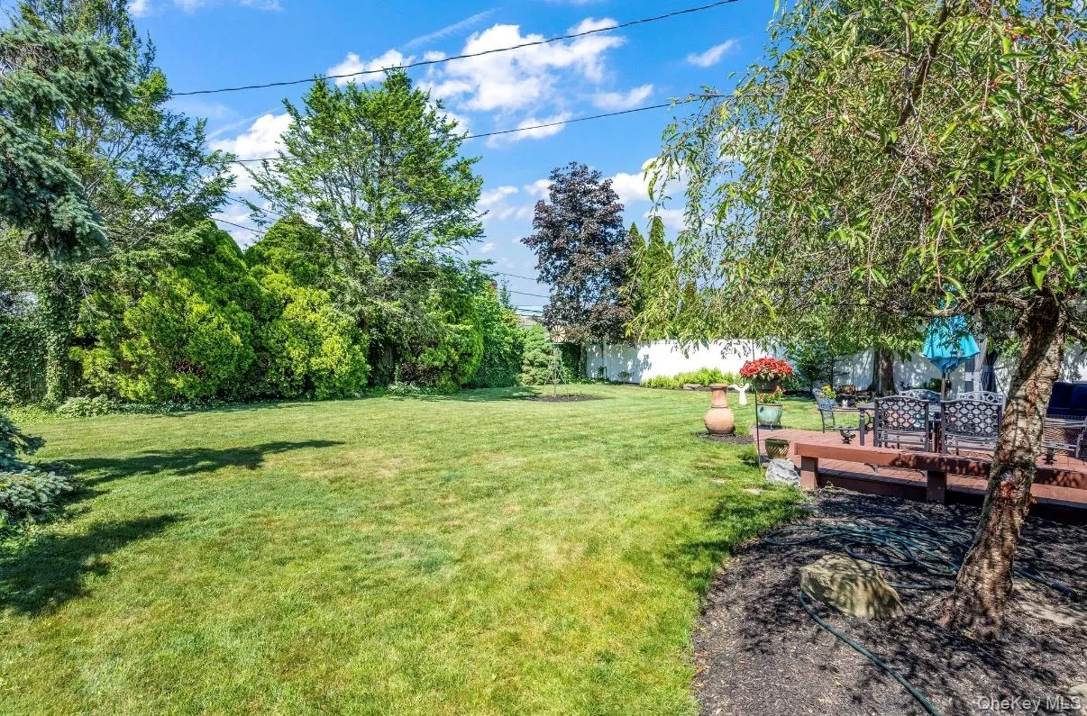 .23 Acre Lot, Room for a Pool, Beautifully Landscaped, IGS .23 Acre Lot, Room for a Pool, Beautifully Landscaped, IGS