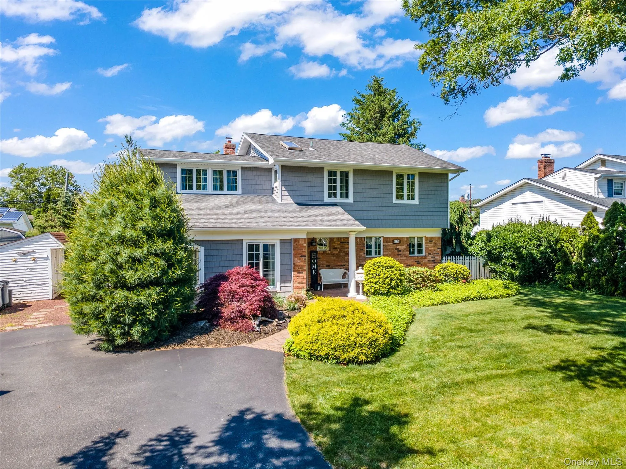 Beautiful Splanch with Updated Roof/Siding on .23 Acre Lot! Beautiful Splanch with Updated Roof/Siding on .23 Acre Lot!