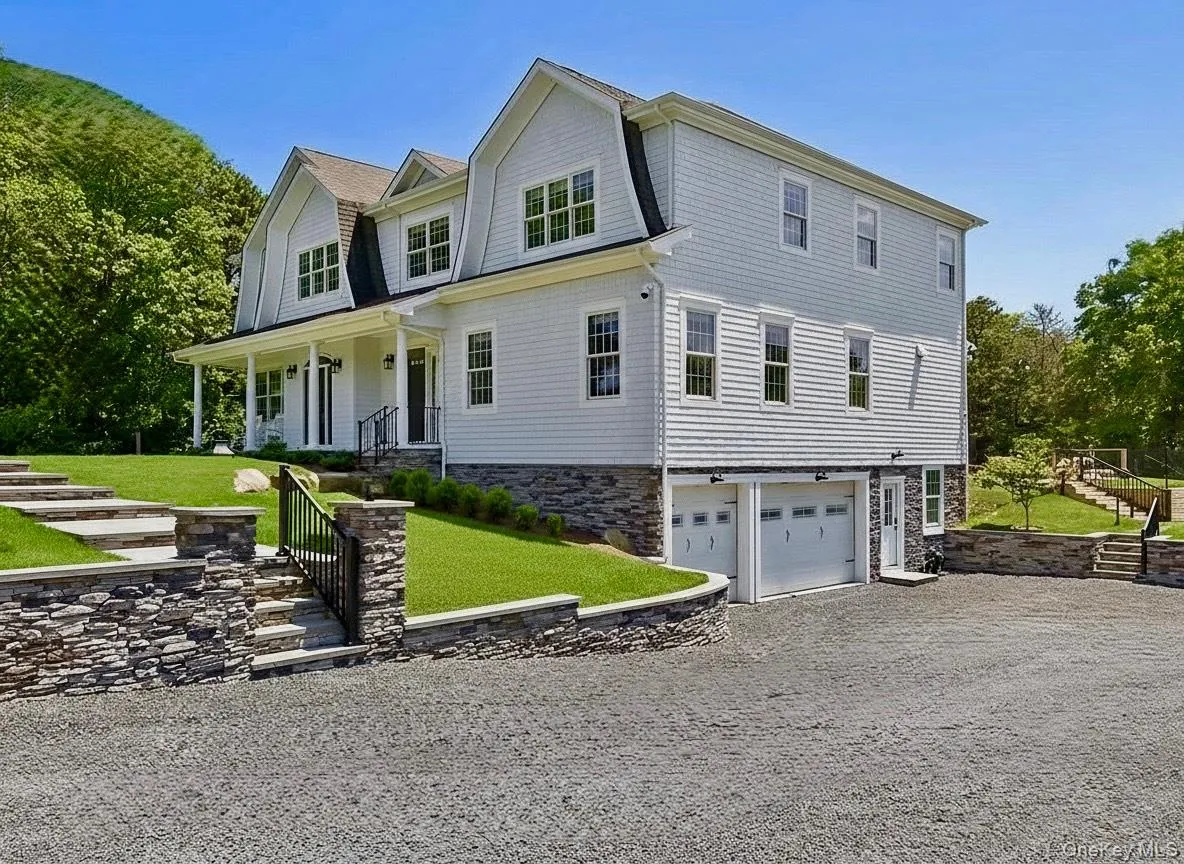 490 Montauk Highway, Southampton, NY, 5 Bedrooms Bedrooms, 14 Rooms Rooms,6 BathroomsBathrooms,Residential Lease,For Rent,Montauk,0,991331 490 Montauk Highway, Southampton, NY, 5 Bedrooms Bedrooms, 14 Rooms Rooms,6 BathroomsBathrooms,Residential Lease,For Rent,Montauk,0,991331