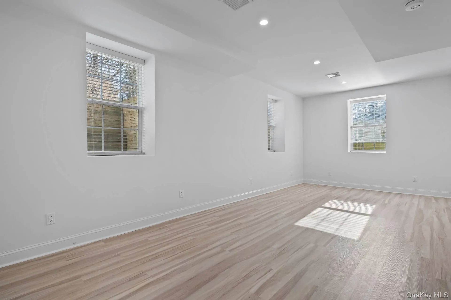 490 Montauk Highway, Southampton, NY, 5 Bedrooms Bedrooms, 14 Rooms Rooms,6 BathroomsBathrooms,Residential Lease,For Rent,Montauk,0,991331 490 Montauk Highway, Southampton, NY, 5 Bedrooms Bedrooms, 14 Rooms Rooms,6 BathroomsBathrooms,Residential Lease,For Rent,Montauk,0,991331