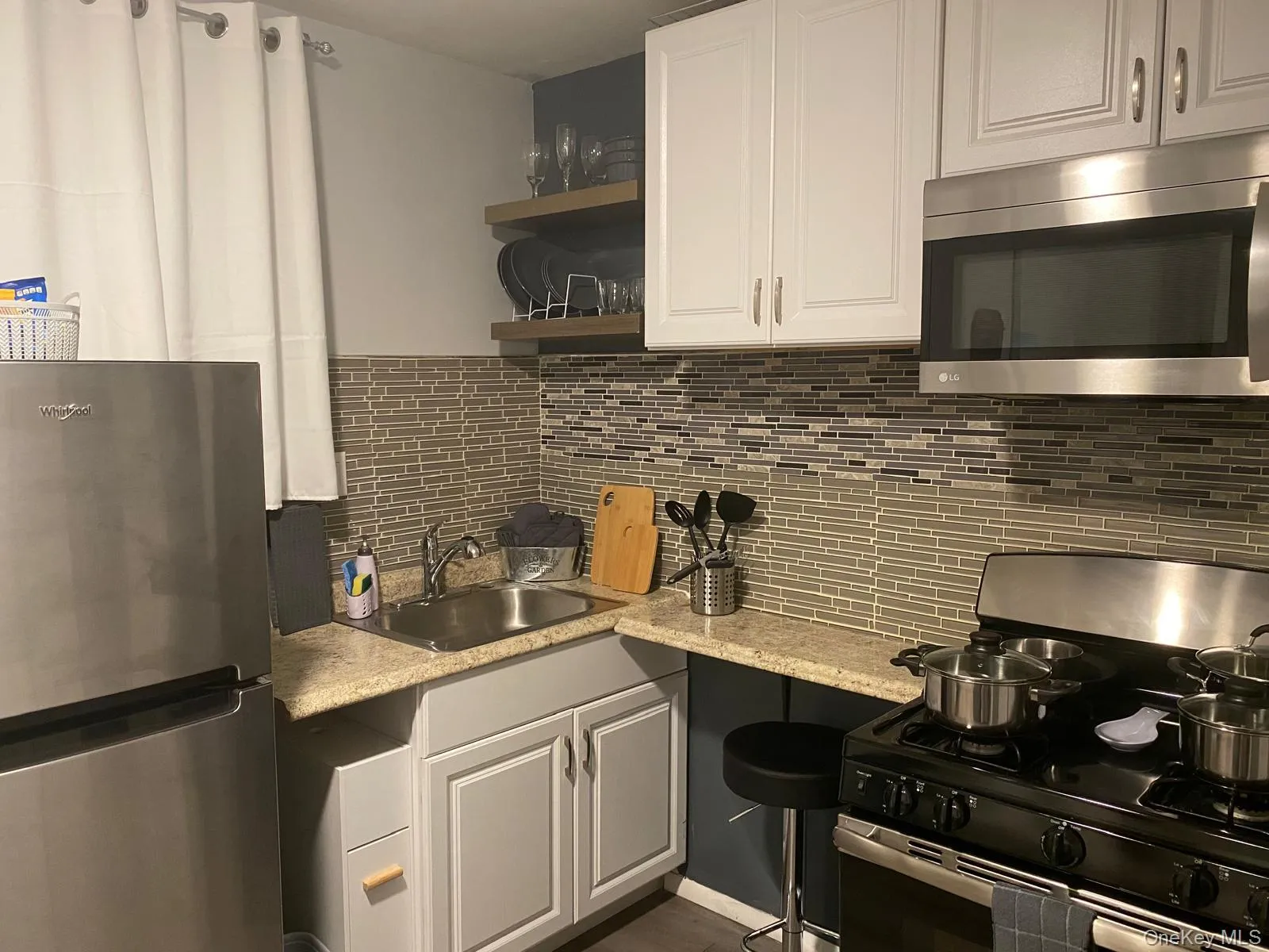 Full Kitchen Area Full Kitchen Area