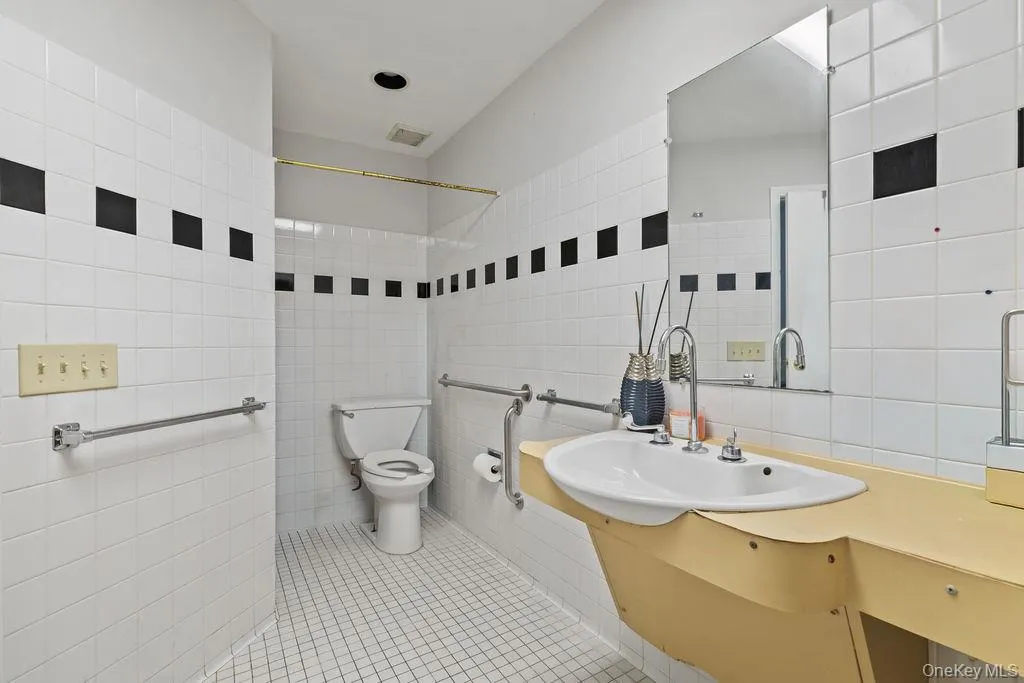 19 New Holland Village, Clarkstown, NY, 2 Bedrooms Bedrooms, 5 Rooms Rooms,1 BathroomBathrooms,Residential Sale,For Rent,New Holland,0,991341 19 New Holland Village, Clarkstown, NY, 2 Bedrooms Bedrooms, 5 Rooms Rooms,1 BathroomBathrooms,Residential Sale,For Rent,New Holland,0,991341