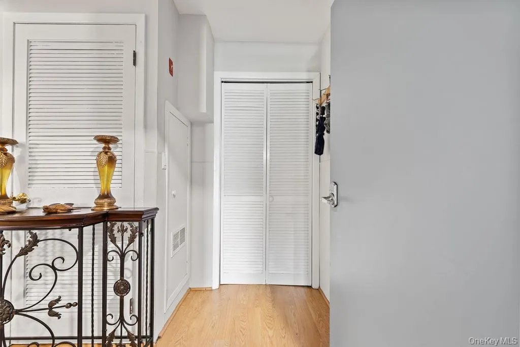 19 New Holland Village, Clarkstown, NY, 2 Bedrooms Bedrooms, 5 Rooms Rooms,1 BathroomBathrooms,Residential Sale,For Rent,New Holland,0,991341 19 New Holland Village, Clarkstown, NY, 2 Bedrooms Bedrooms, 5 Rooms Rooms,1 BathroomBathrooms,Residential Sale,For Rent,New Holland,0,991341